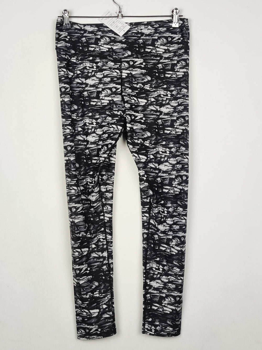 Buy online pre-used pre-loved 100% authentic & Original branded Unknown Brand (TL-1371) available in Pakistan. Top international brands avilable.