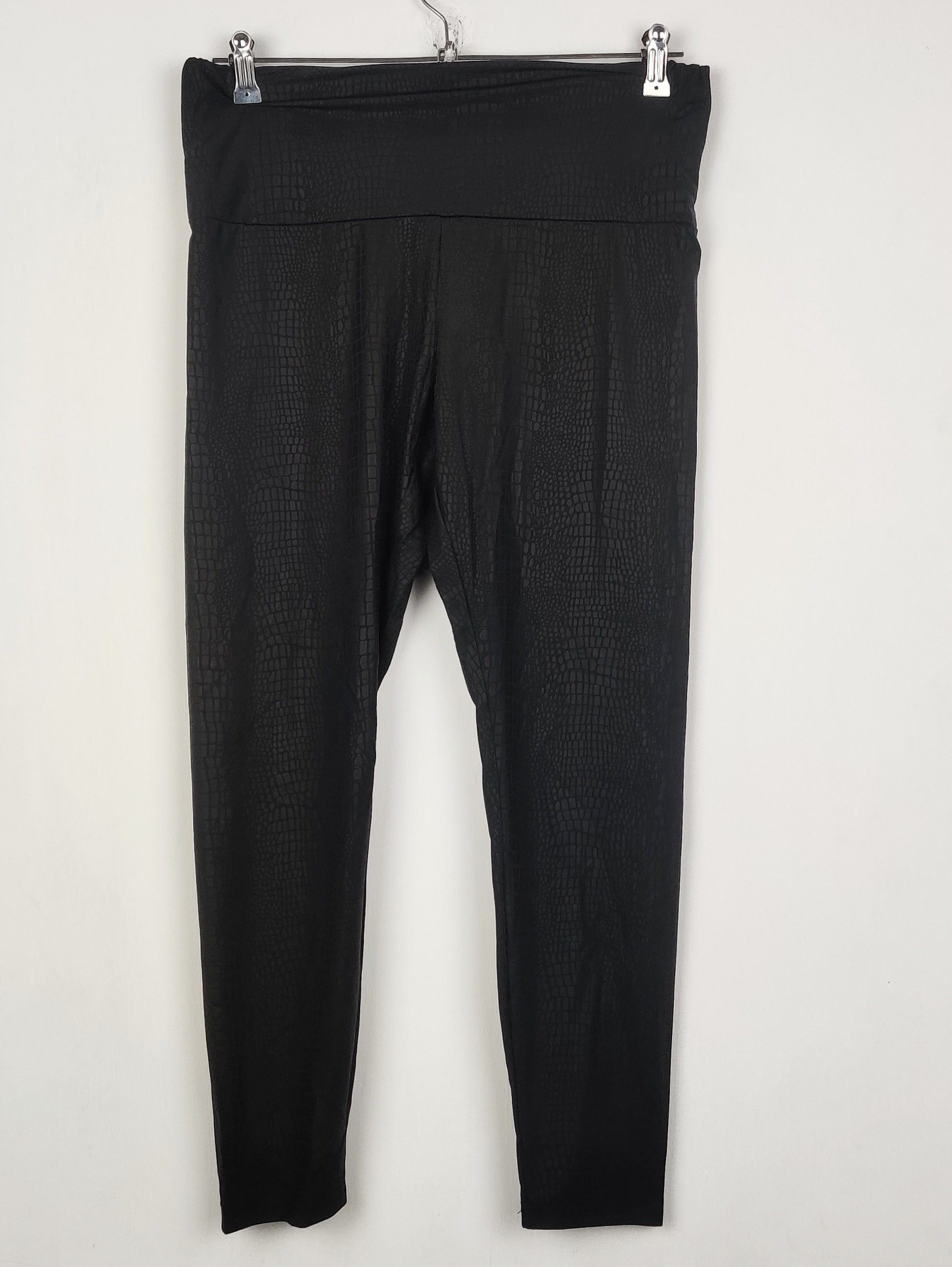 Buy online pre-used pre-loved 100% authentic & Original branded Shein (TL-1390) available in Pakistan. Top international brands avilable.