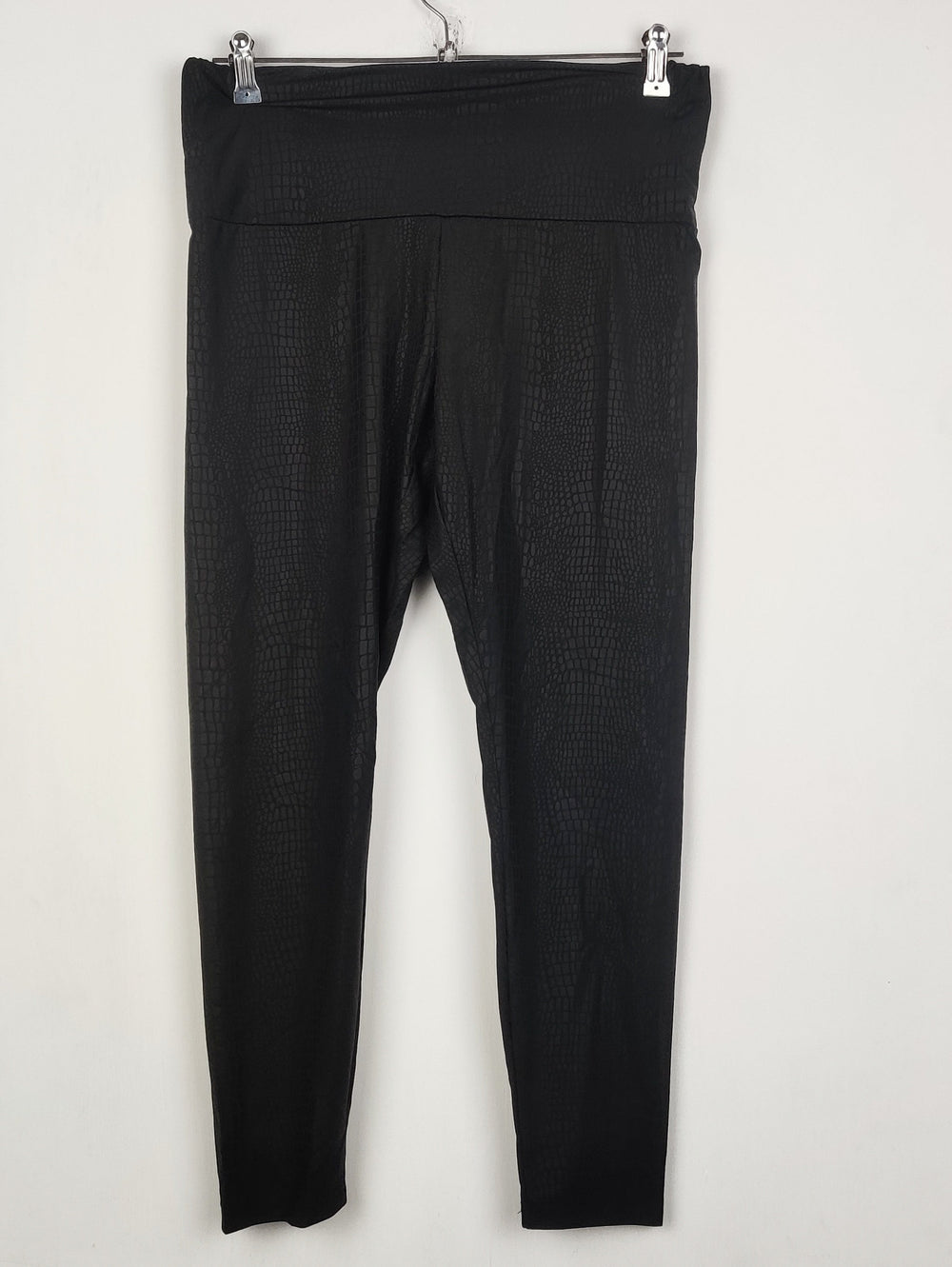 Buy online pre-used pre-loved 100% authentic & Original branded Shein (TL-1390) available in Pakistan. Top international brands avilable.
