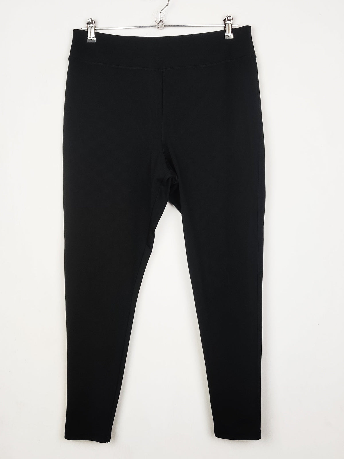 Buy online pre-used pre-loved 100% authentic & Original branded Unknown Brand (TL-1420) available in Pakistan. Top international brands avilable.