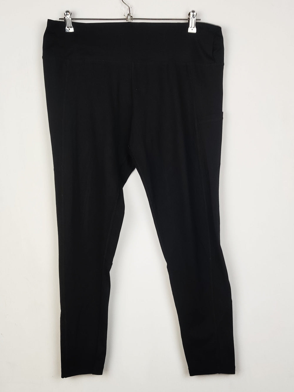 Buy online pre-used pre-loved 100% authentic & Original branded Workout (TL-1432) available in Pakistan. Top international brands avilable.