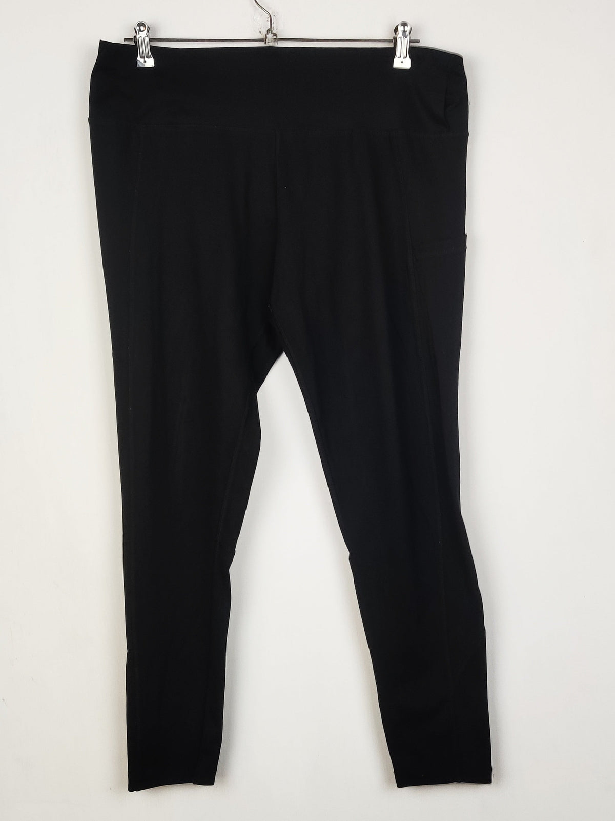 Buy online pre-used pre-loved 100% authentic & Original branded Workout (TL-1432) available in Pakistan. Top international brands avilable.