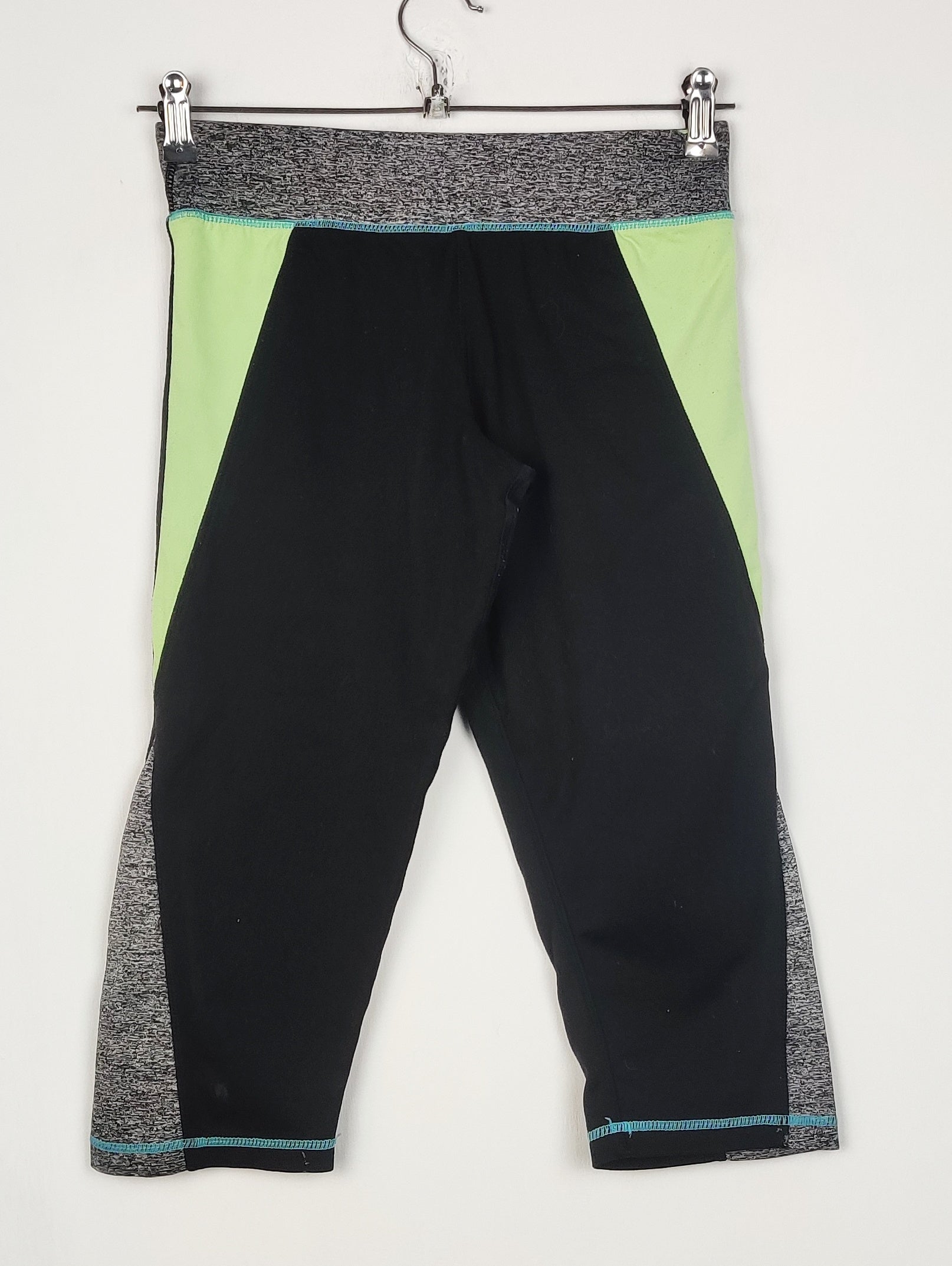 Buy online pre-used pre-loved 100% authentic & Original branded Workout (TL-1439) available in Pakistan. Top international brands avilable.