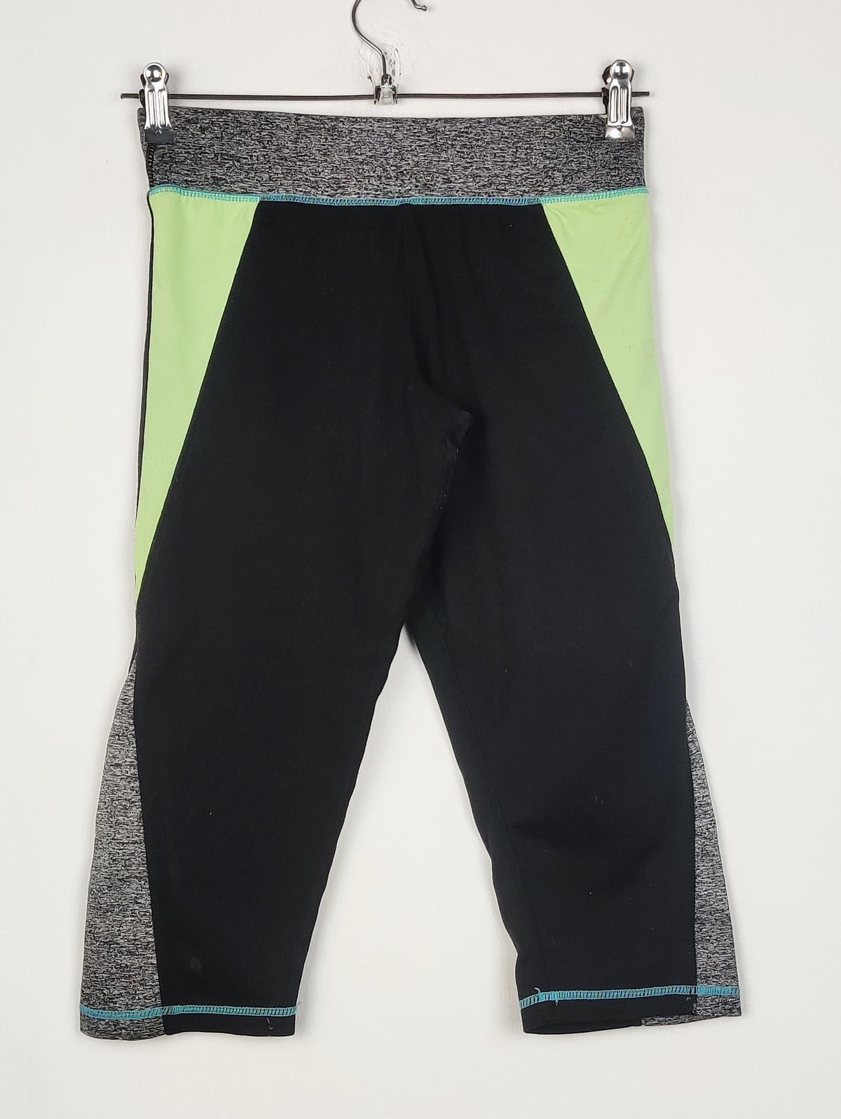 Buy online pre-used pre-loved 100% authentic & Original branded Workout (TL-1439) available in Pakistan. Top international brands avilable.
