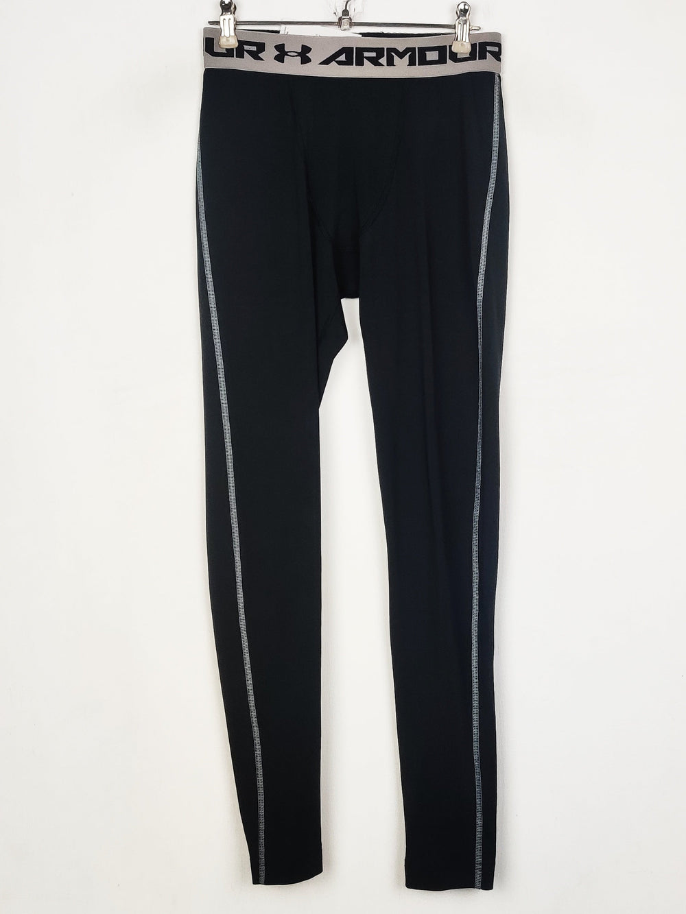 Buy online pre-used pre-loved 100% authentic & Original branded Under Armour (TL-1475) available in Pakistan. Top international brands avilable.