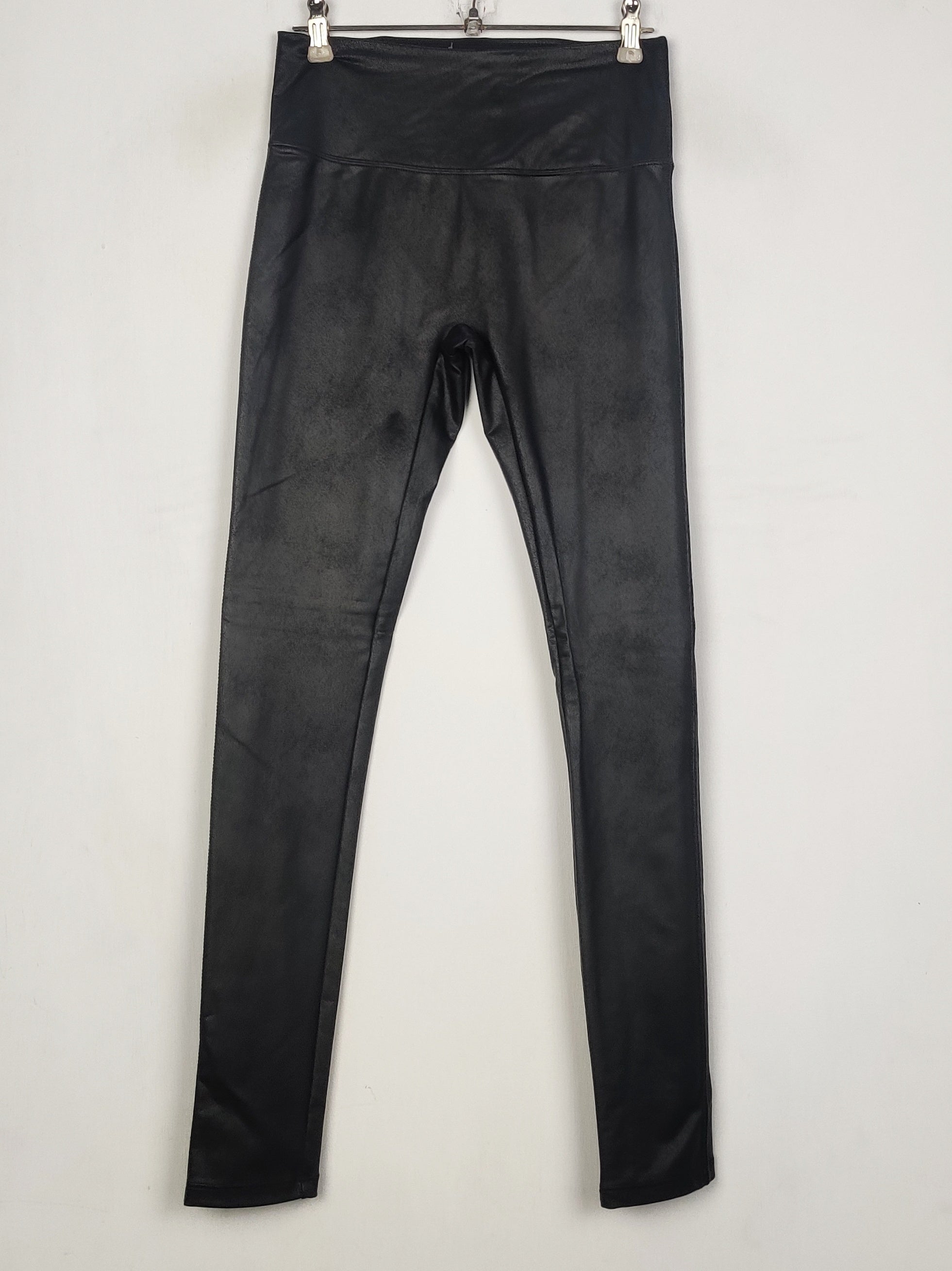 Buy online pre-used pre-loved 100% authentic & Original branded Primark (TL-1488) available in Pakistan. Top international brands avilable.