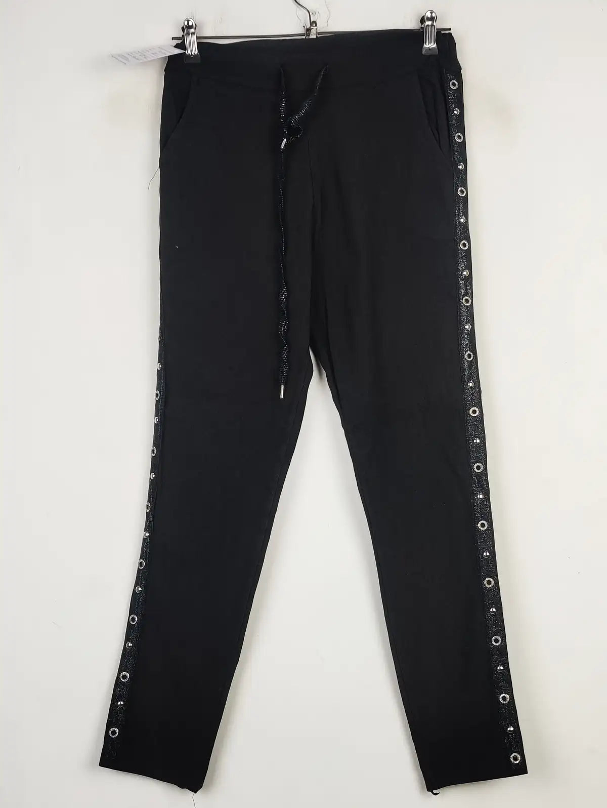 Buy online pre-used pre-loved 100% authentic & Original branded Unknown Brand (TL-236) available in Pakistan. Top international brands avilable.