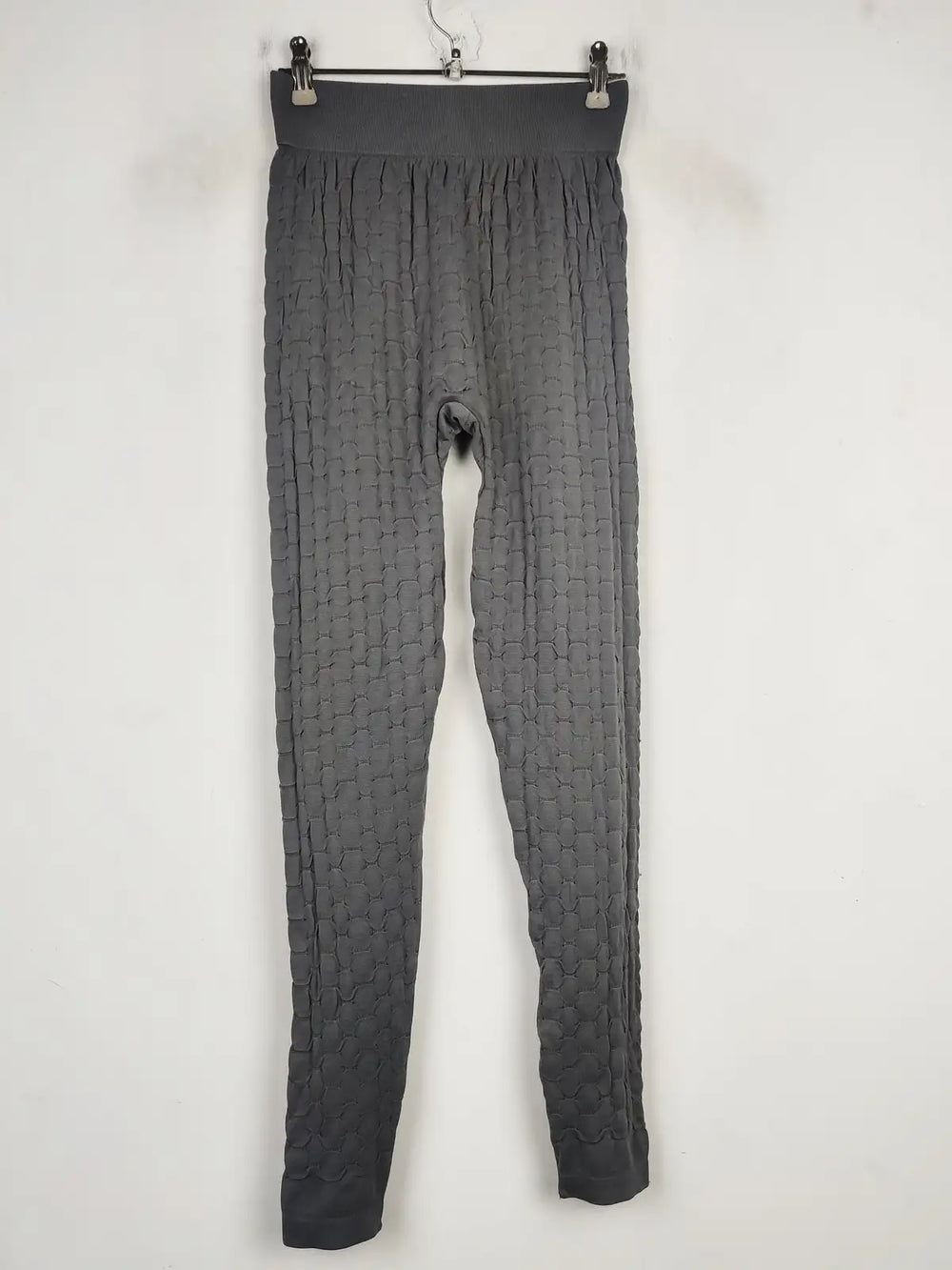 Buy online pre-used pre-loved 100% authentic & Original branded Unknown Brand (TL-252) available in Pakistan. Top international brands avilable.