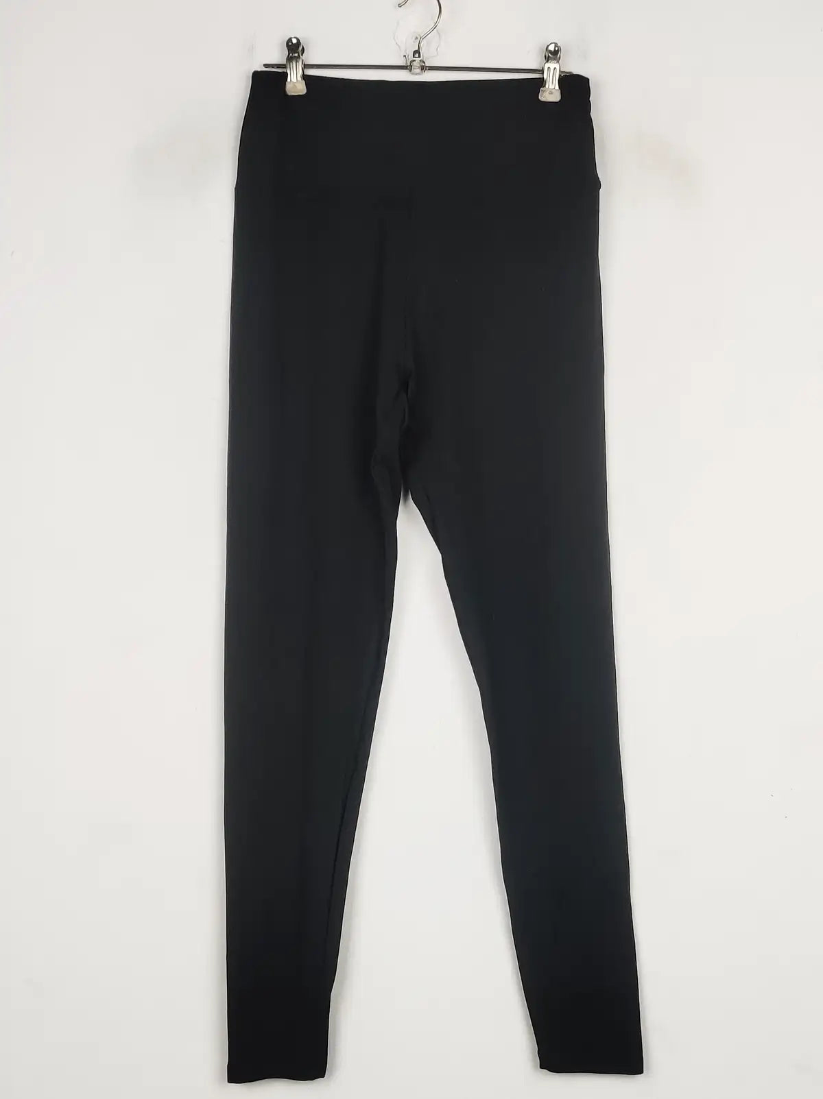 Buy online pre-used pre-loved 100% authentic & Original branded Unknown Brand (TL-32) available in Pakistan. Top international brands avilable.