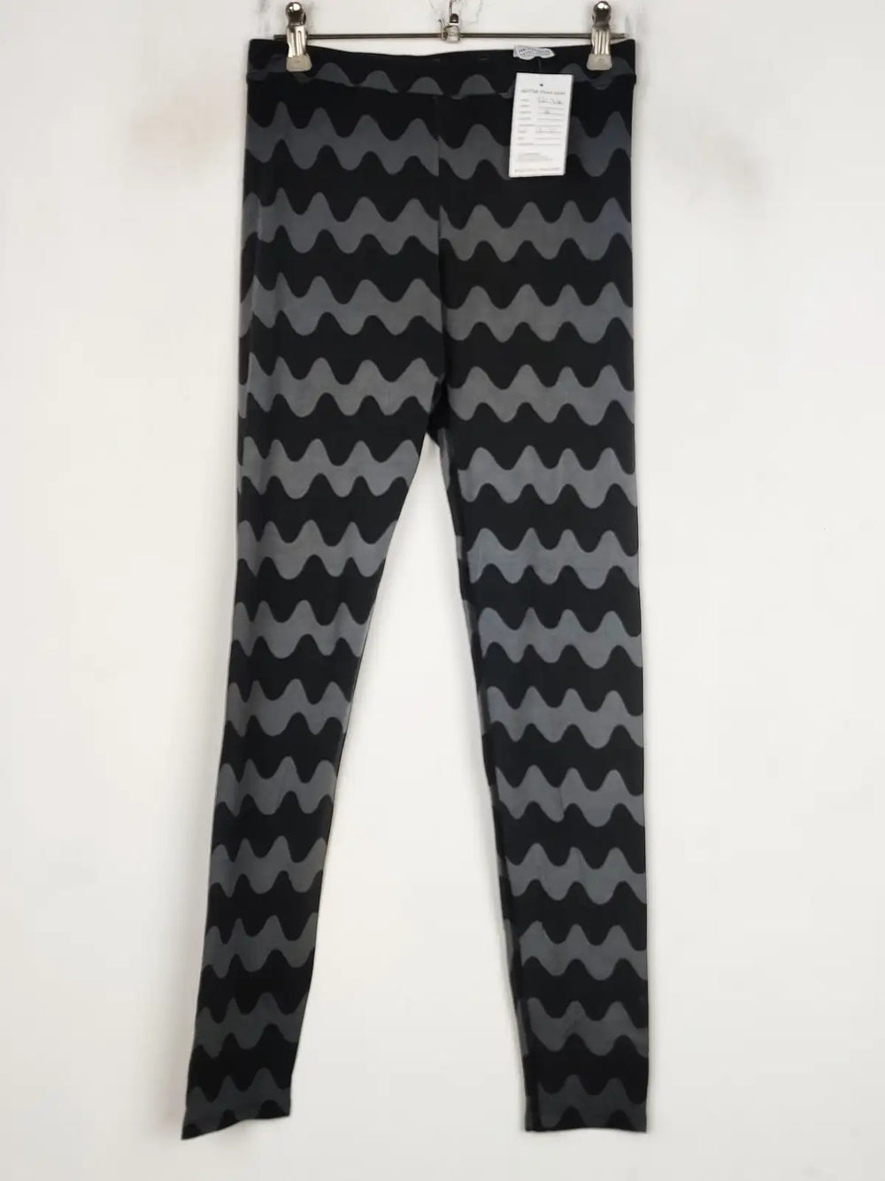 Buy online pre-used pre-loved 100% authentic & Original branded Uniqlo (TL-371) available in Pakistan. Top international brands avilable.