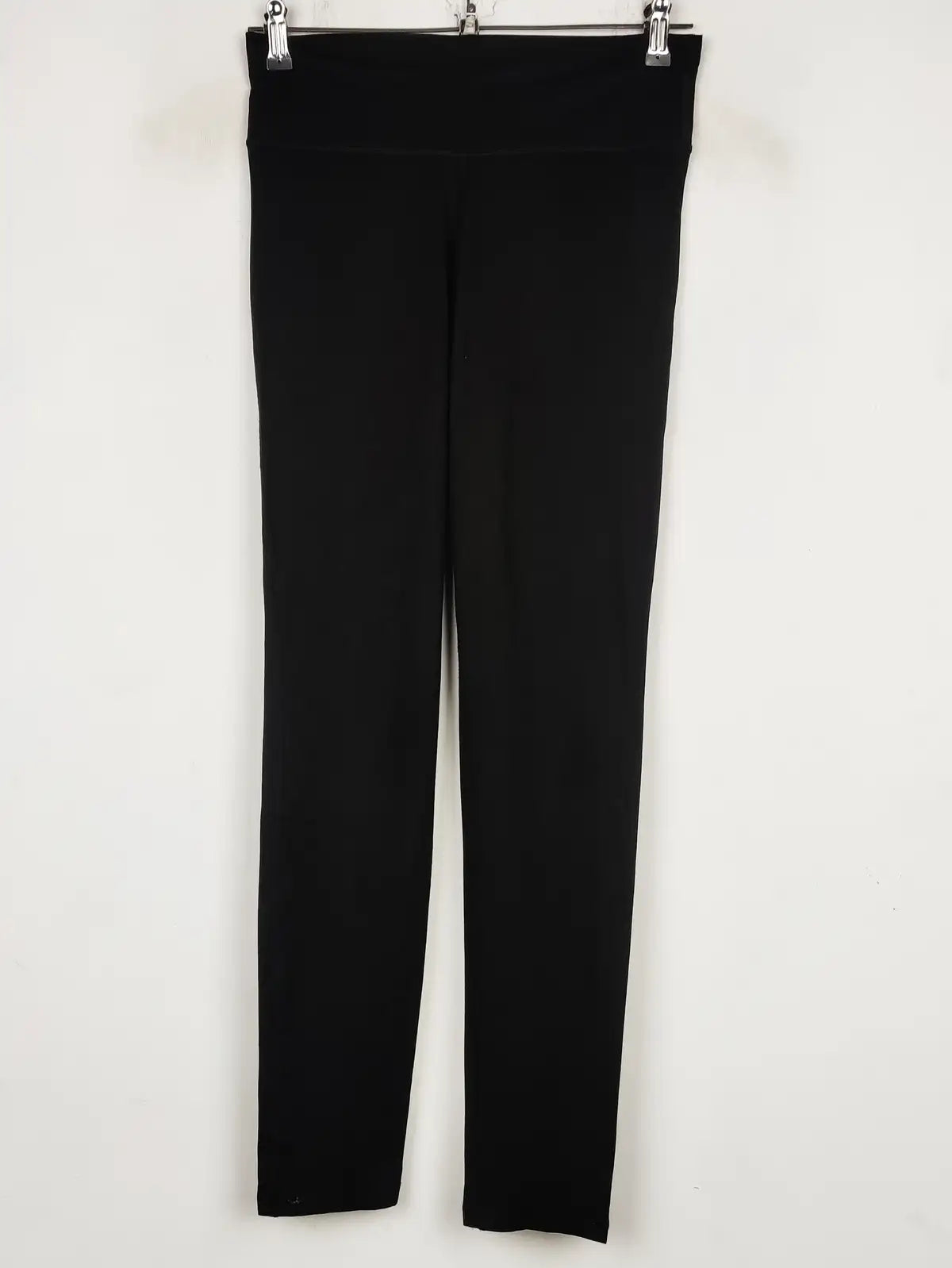 Buy online pre-used pre-loved 100% authentic & Original branded Fabletics (TL-393) available in Pakistan. Top international brands avilable.