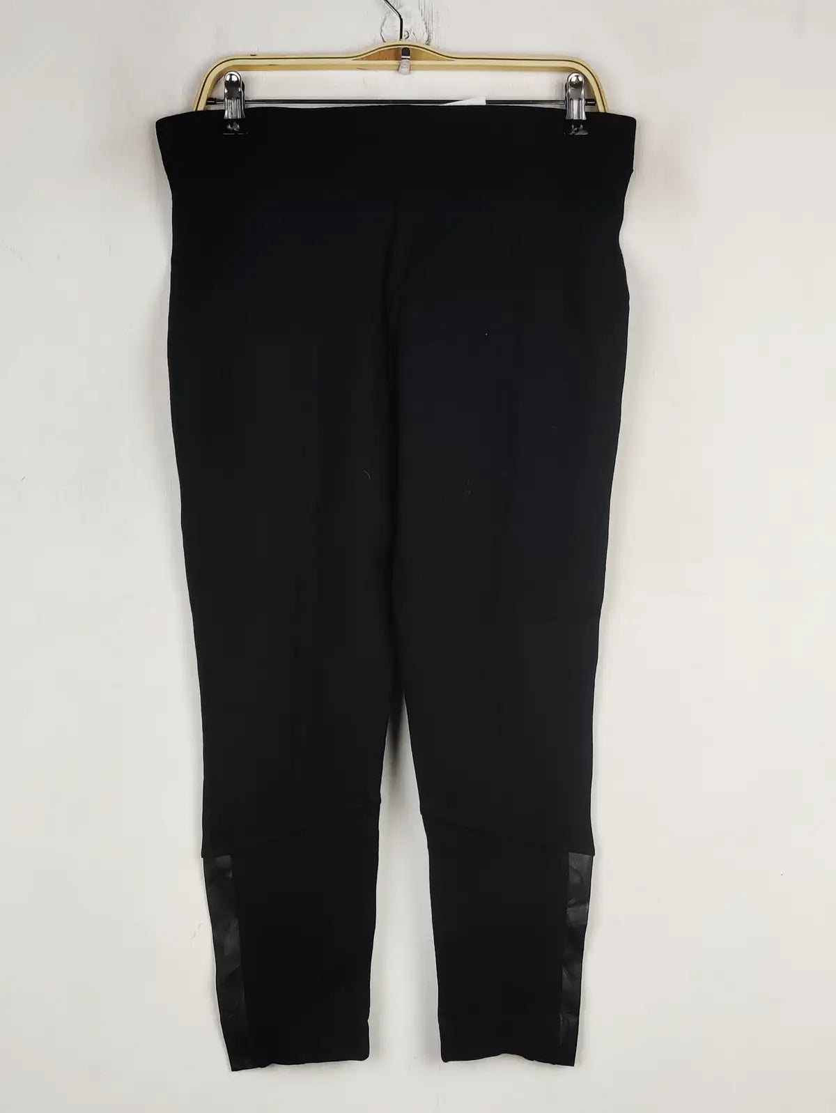 Buy online pre-used pre-loved 100% authentic & Original branded Marks & Spencer (TL-735) available in Pakistan. Top international brands avilable.