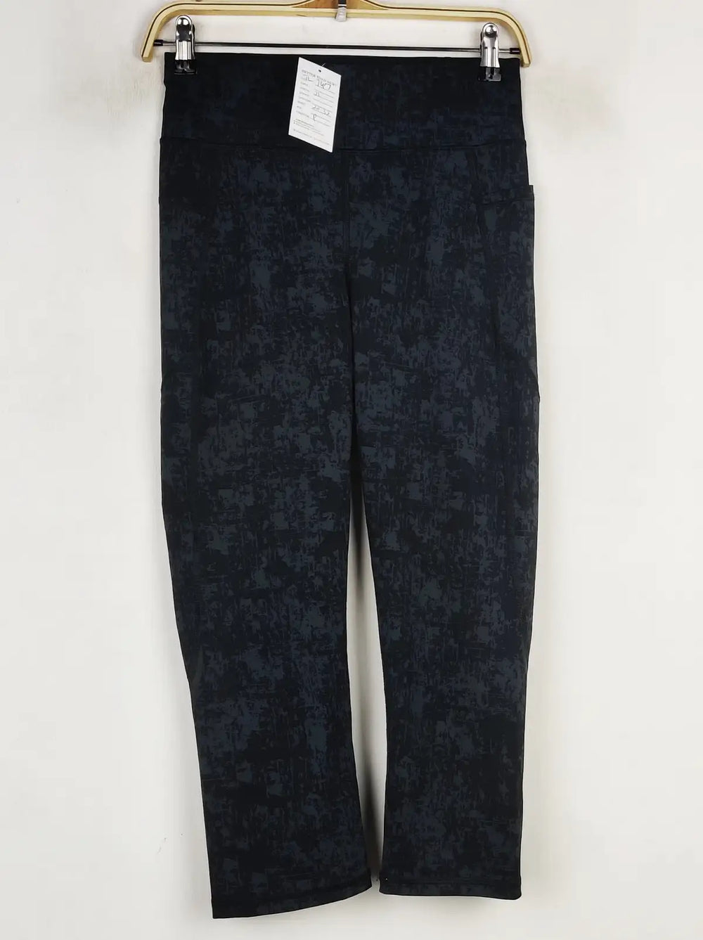 Buy online pre-used pre-loved 100% authentic & Original branded Unknown Brand (TL-747) available in Pakistan. Top international brands avilable.