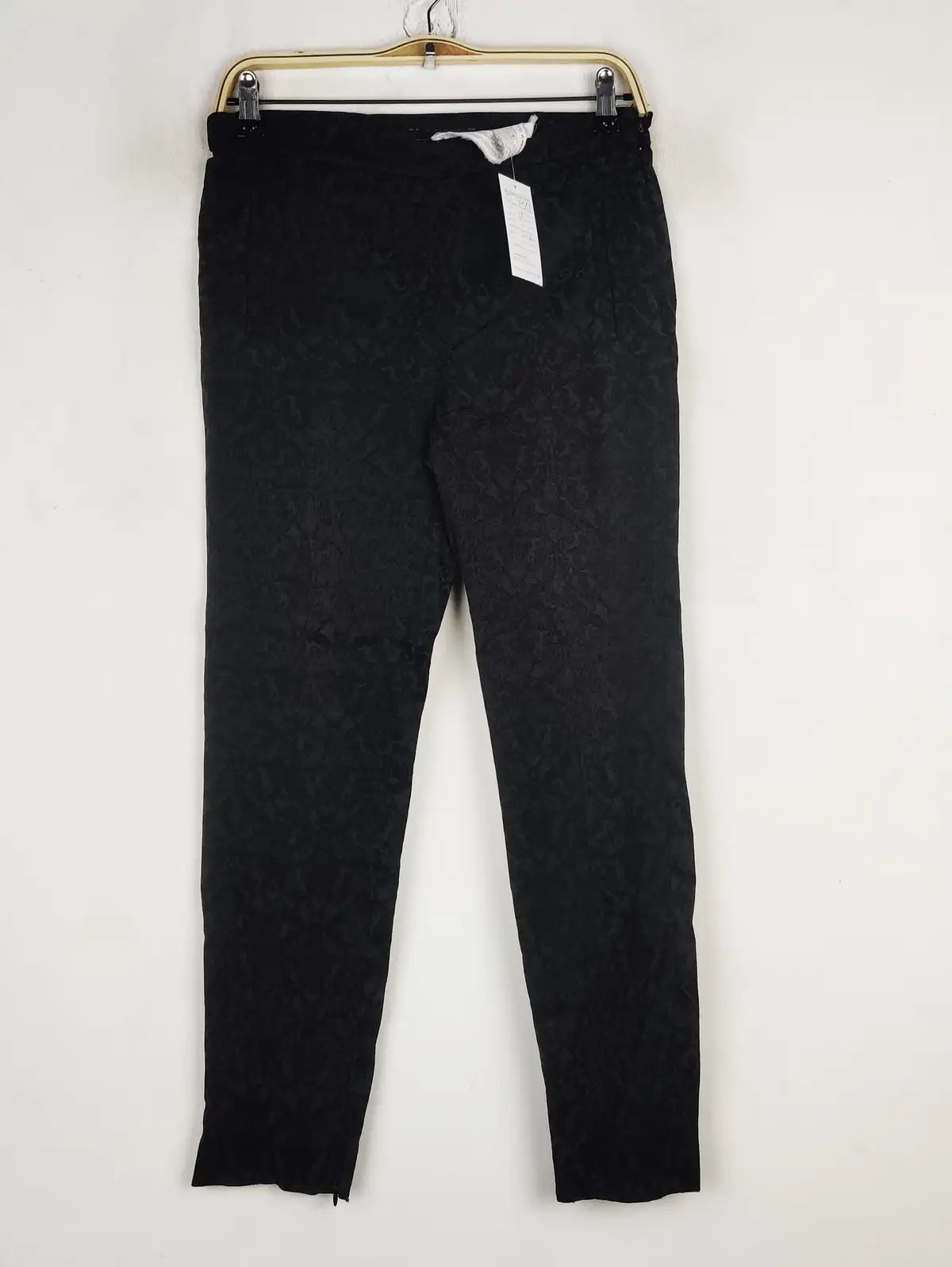 Buy online pre-used pre-loved 100% authentic & Original branded Zara (TL-757) available in Pakistan. Top international brands avilable.