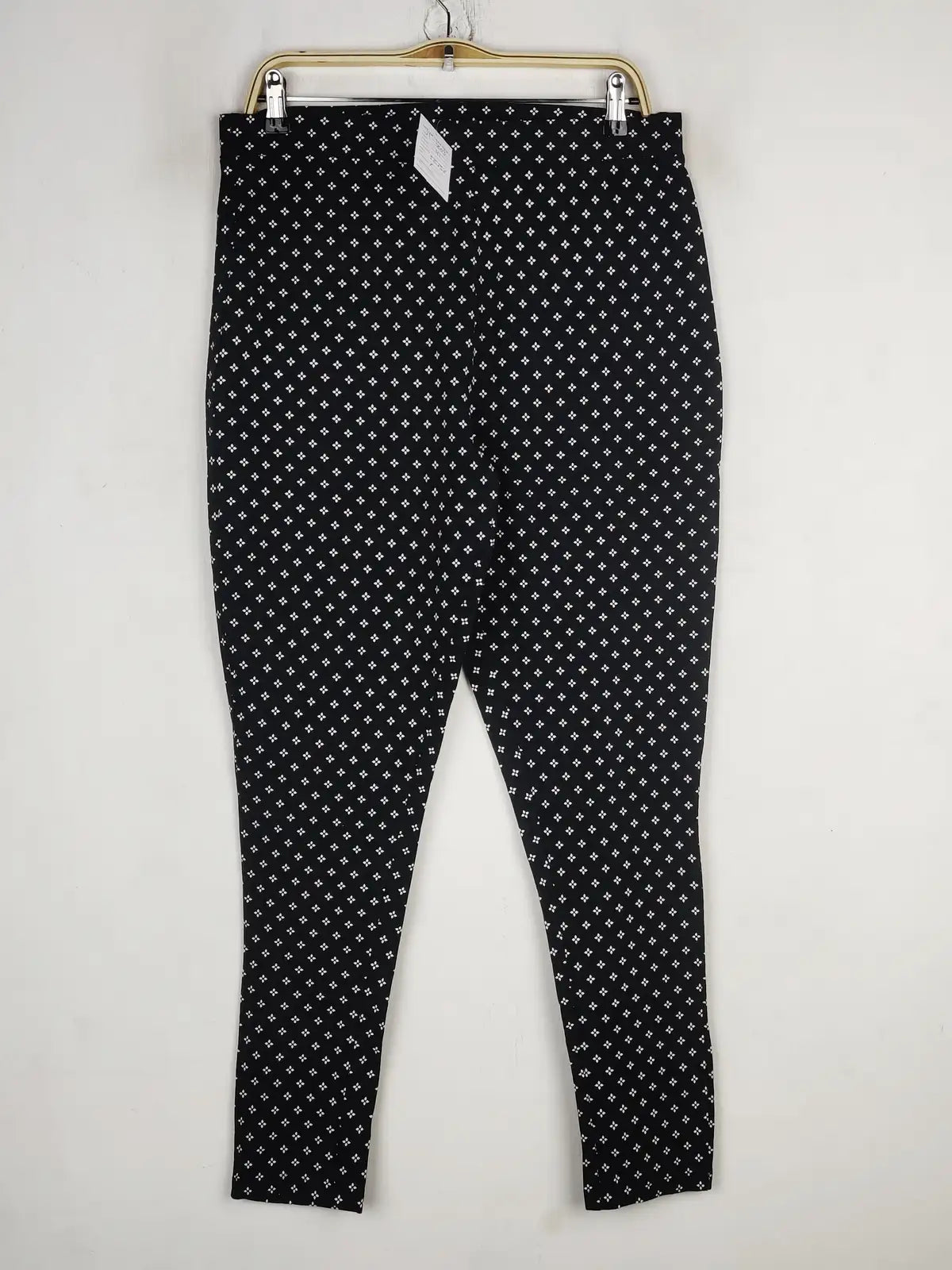 Buy online pre-used pre-loved 100% authentic & Original branded H&M (TL-804) available in Pakistan. Top international brands avilable.