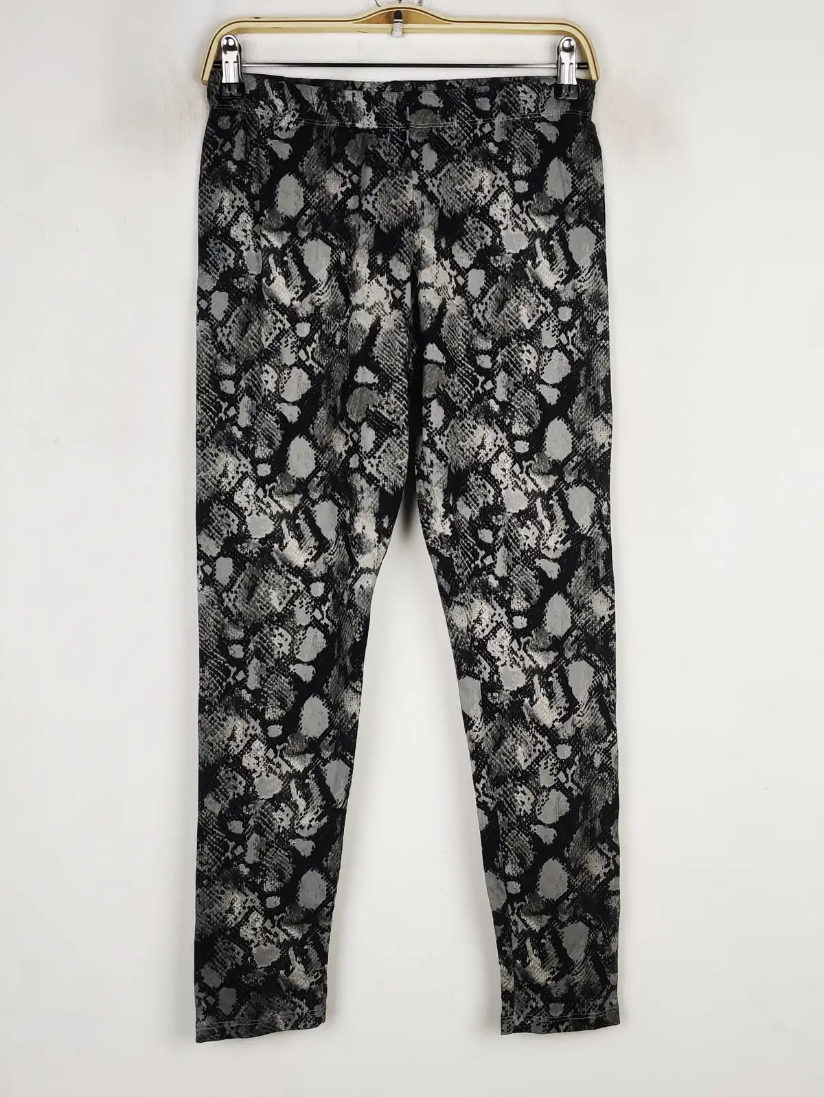 Buy online pre-used pre-loved 100% authentic & Original branded Primark (TL-808) available in Pakistan. Top international brands avilable.