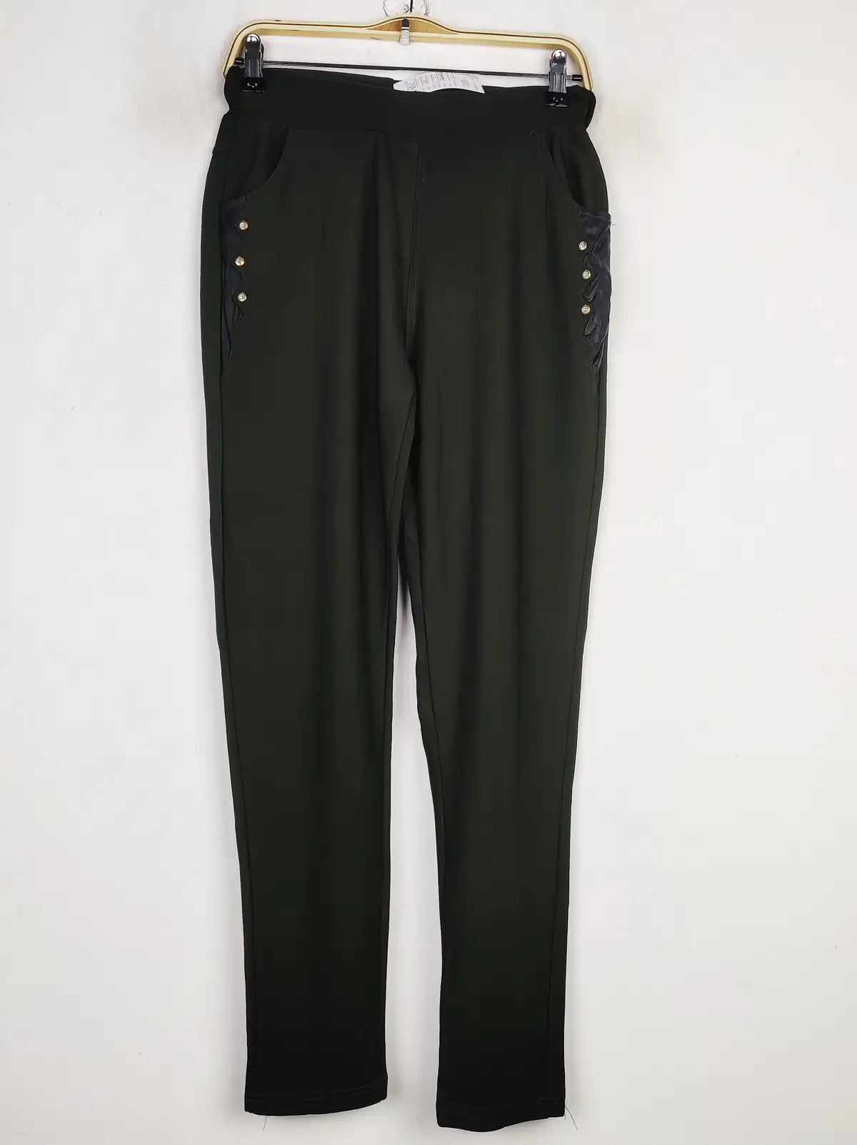 Buy online pre-used pre-loved 100% authentic & Original branded Unknown Brand (TL-883) available in Pakistan. Top international brands avilable.