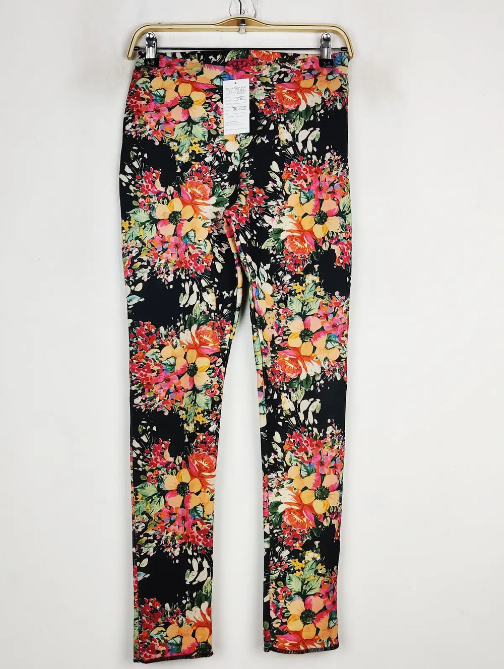 Buy online pre-used pre-loved 100% authentic & Original branded Boohoo (TL-886) available in Pakistan. Top international brands avilable.