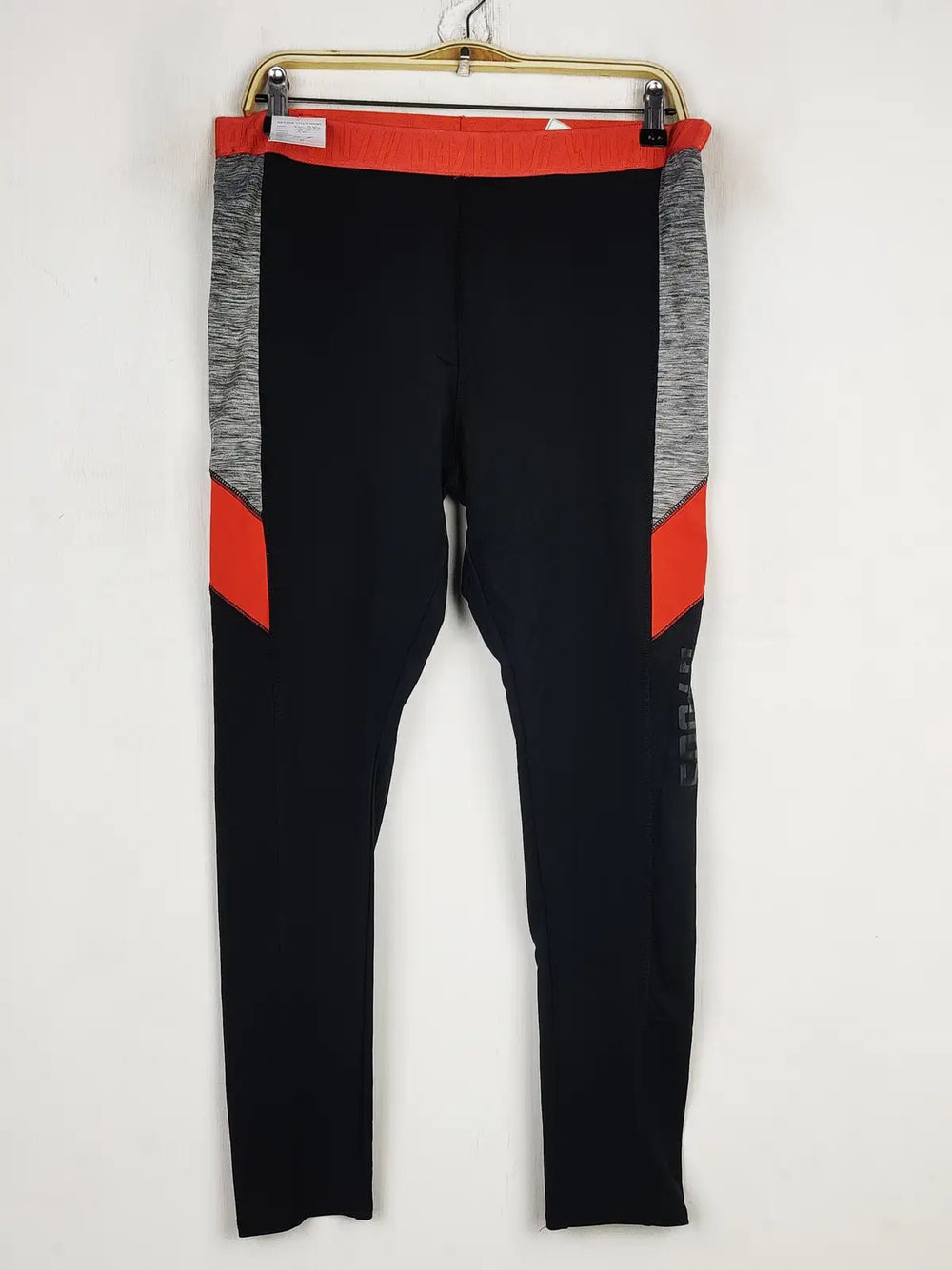 Buy online pre-used pre-loved 100% authentic & Original branded Workout (TL-934) available in Pakistan. Top international brands avilable.