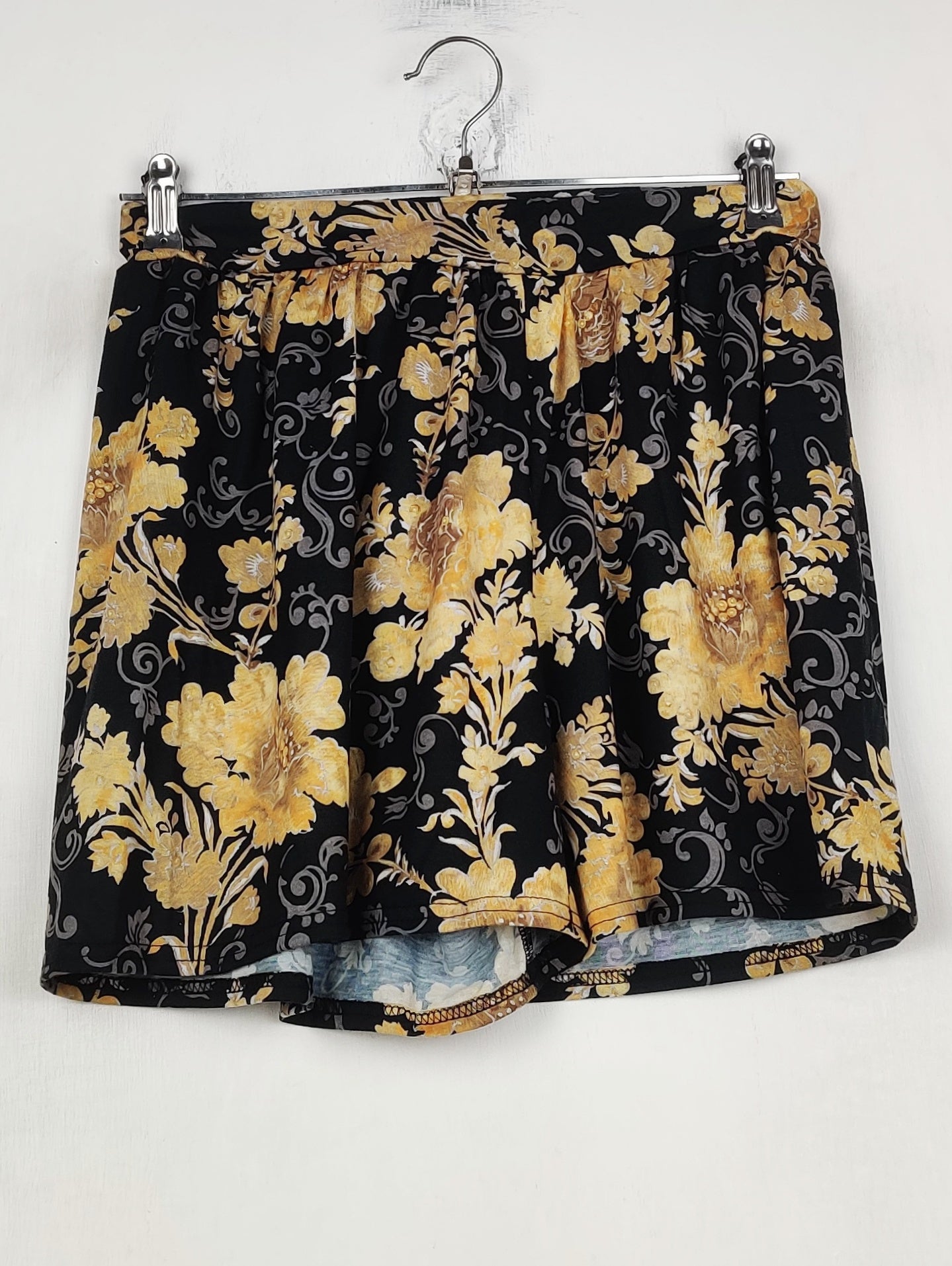 Buy online pre-used pre-loved 100% authentic & Original branded Boohoo (TM-127) available in Pakistan. Top international brands avilable.