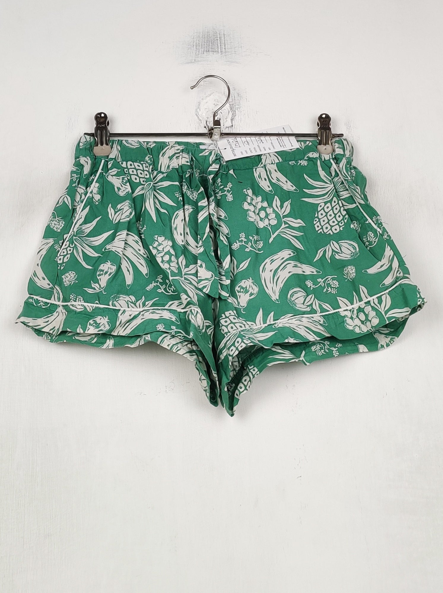 Buy online pre-used pre-loved 100% authentic & Original branded Desmond & Dempsey (TM-26) available in Pakistan. Top international brands avilable.