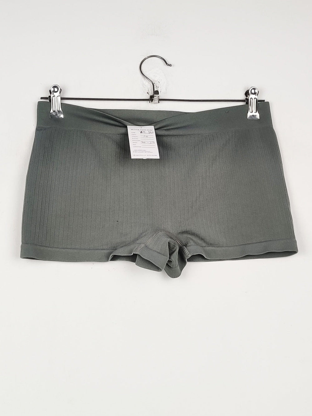 Buy online pre-used pre-loved 100% authentic & Original branded Unknown Brand (TM-586) available in Pakistan. Top international brands avilable.