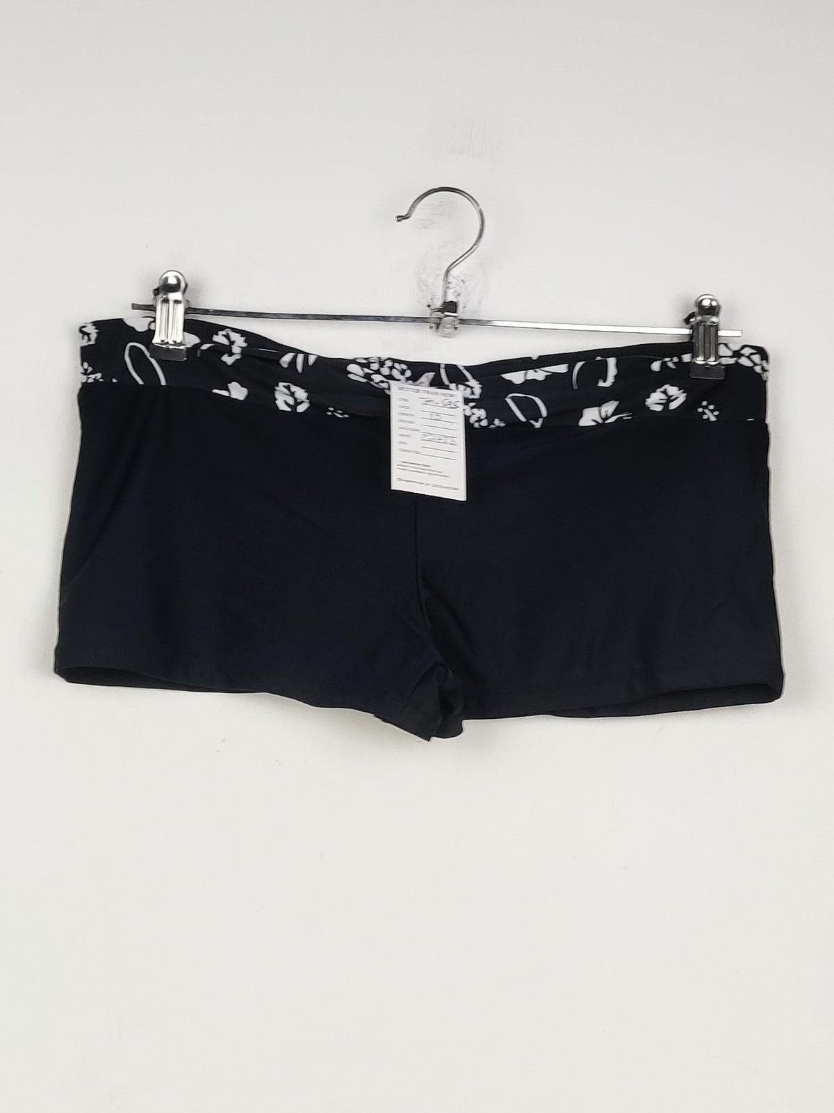Buy online pre-used pre-loved 100% authentic & Original branded Unknown Brand (TM-595) available in Pakistan. Top international brands avilable.