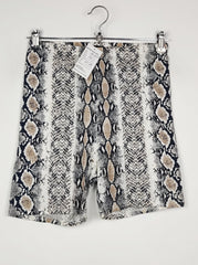 Buy online pre-used pre-loved 100% authentic & Original branded Prettylittlething (TM-647) available in Pakistan. Top international brands avilable.