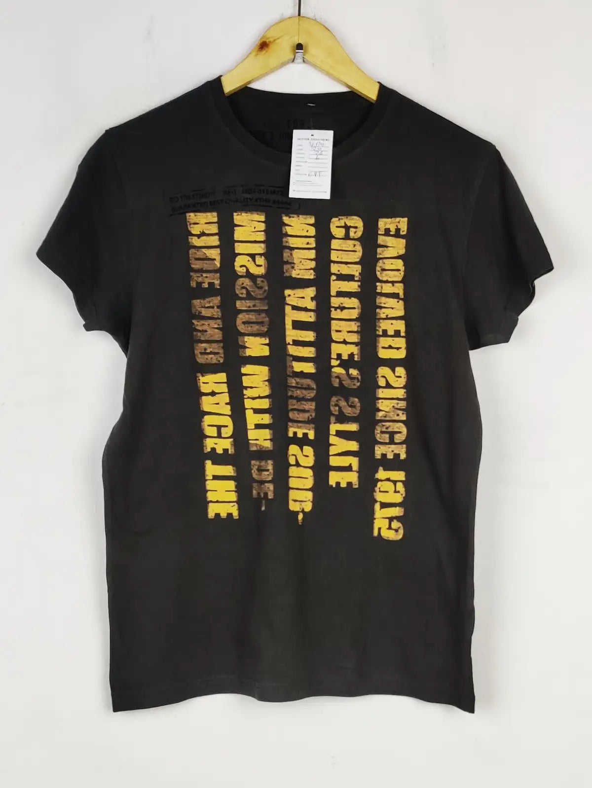 Buy online pre-used pre-loved 100% authentic & Original branded Jack & Jones (TP-1710) available in Pakistan. Top international brands avilable.