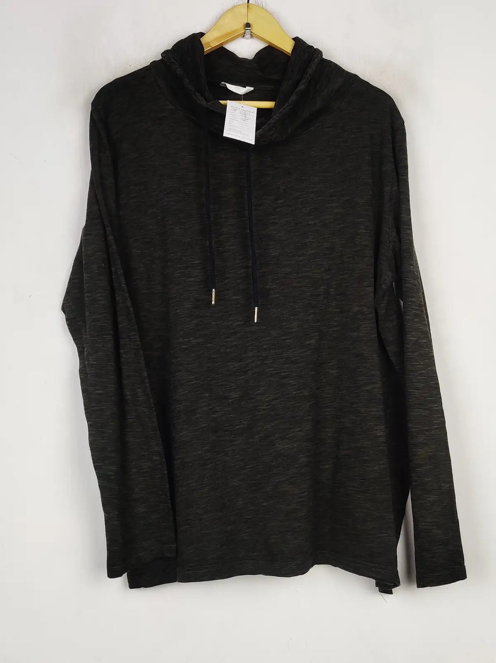 Buy online pre-used pre-loved 100% authentic & Original branded Men (TP-1910) available in Pakistan. Top international brands avilable.
