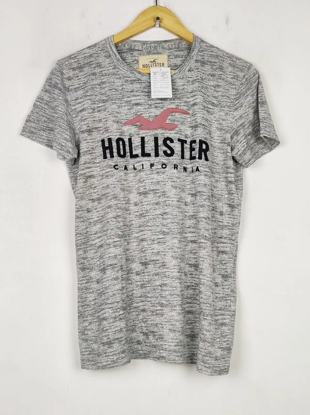 Buy online pre-used pre-loved 100% authentic & Original branded Hollister (TP-1981) available in Pakistan. Top international brands avilable.