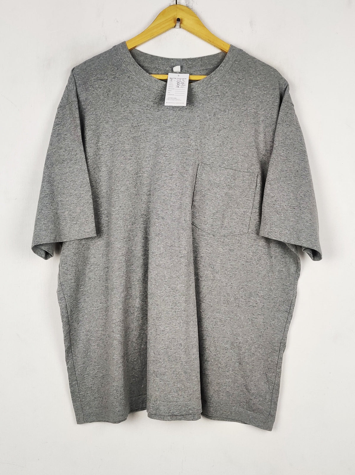 Buy online pre-used pre-loved 100% authentic & Original branded Uniqlo (TP-2124) available in Pakistan. Top international brands avilable.