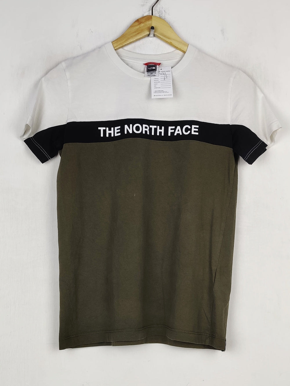 Buy online pre-used pre-loved 100% authentic & Original branded The North Face (TP-2161) available in Pakistan. Top international brands avilable.