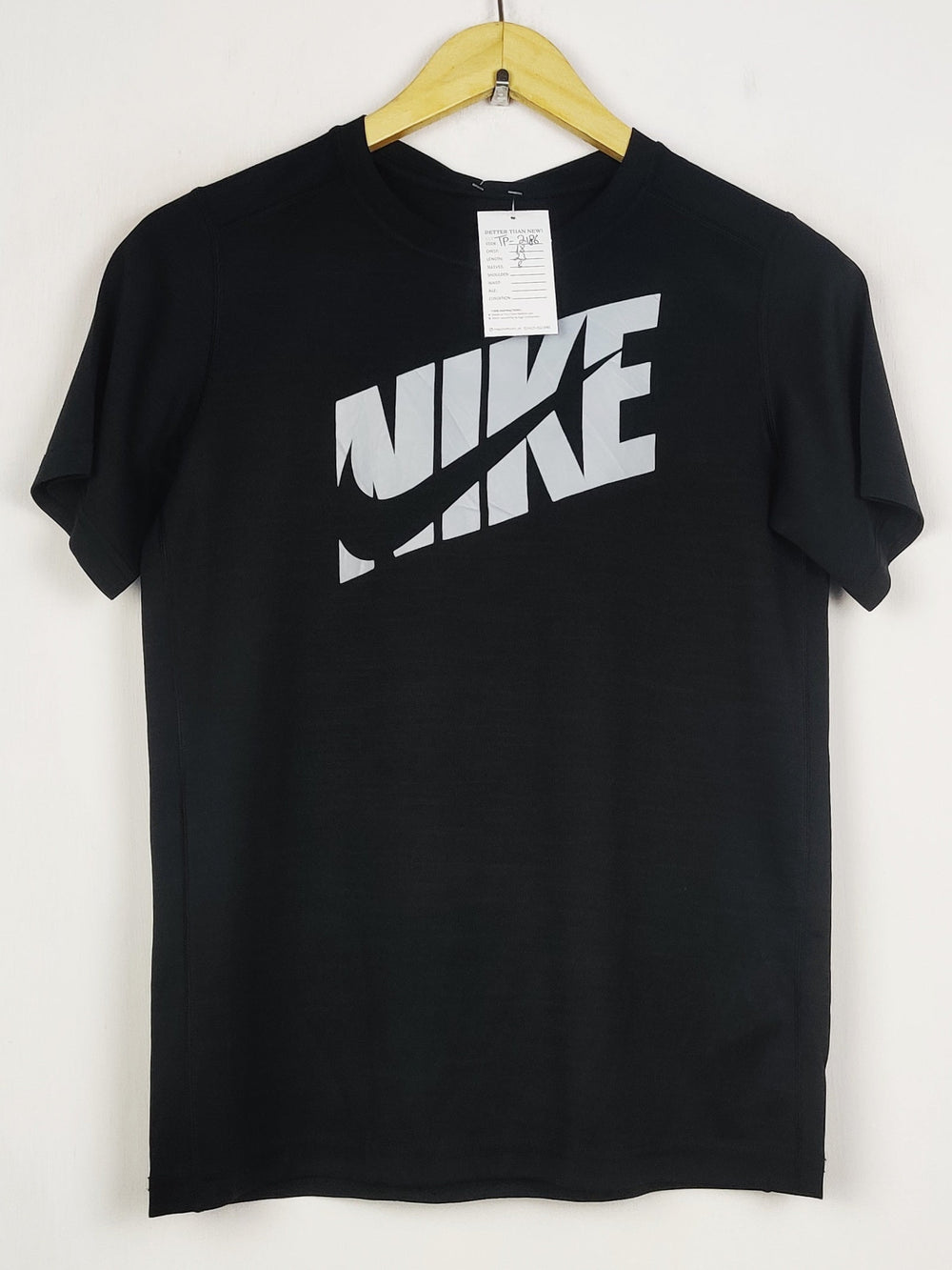 Buy online pre-used pre-loved 100% authentic & Original branded N.I.K.E (TP-2186) available in Pakistan. Top international brands avilable.