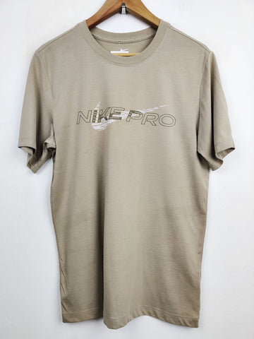 Buy online pre-used pre-loved 100% authentic & Original branded Nike (TP-561) available in Pakistan. Top international brands avilable.