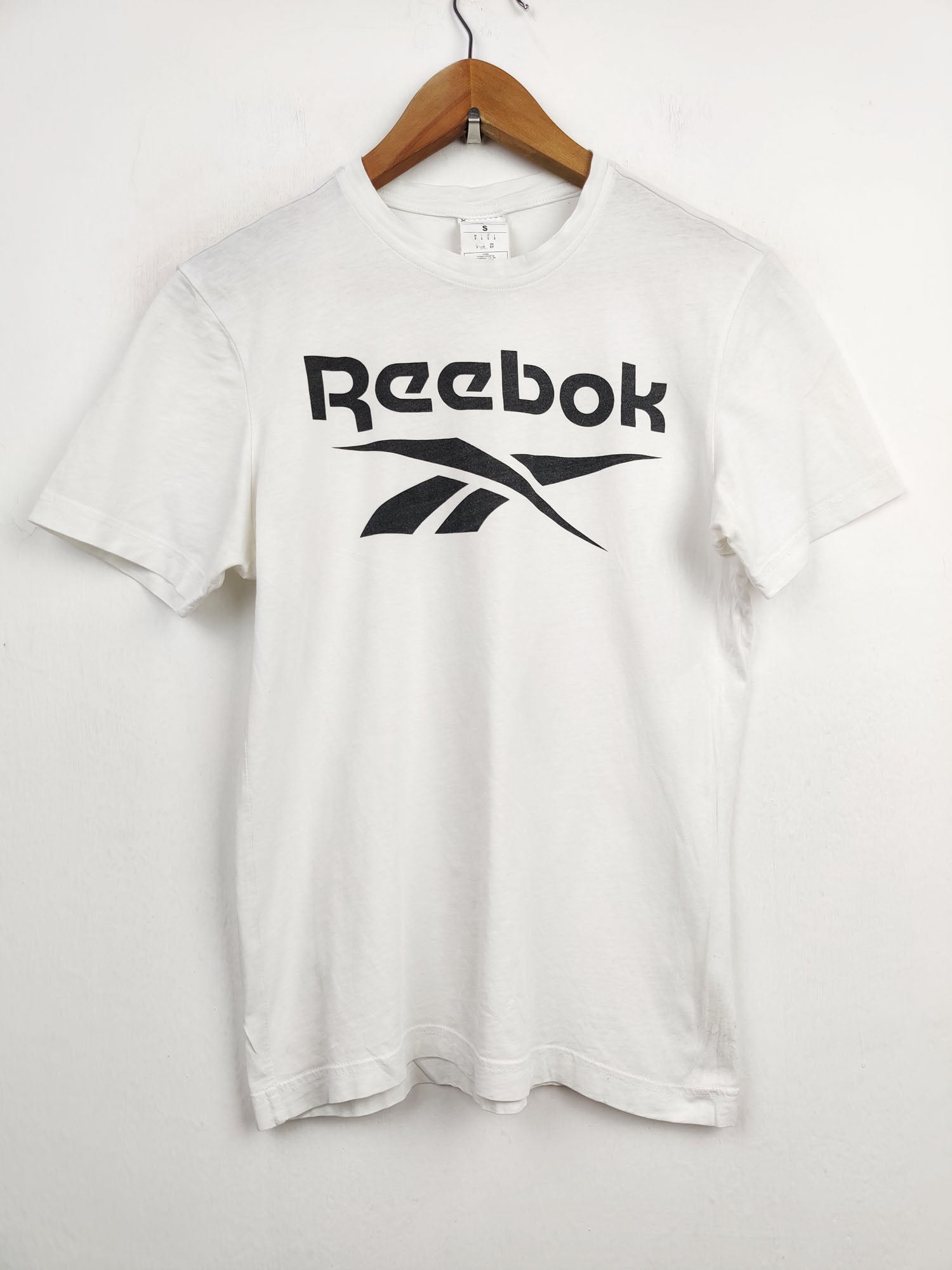 Buy online pre-used pre-loved 100% authentic & Original branded Reebok (TP-562) available in Pakistan. Top international brands avilable.