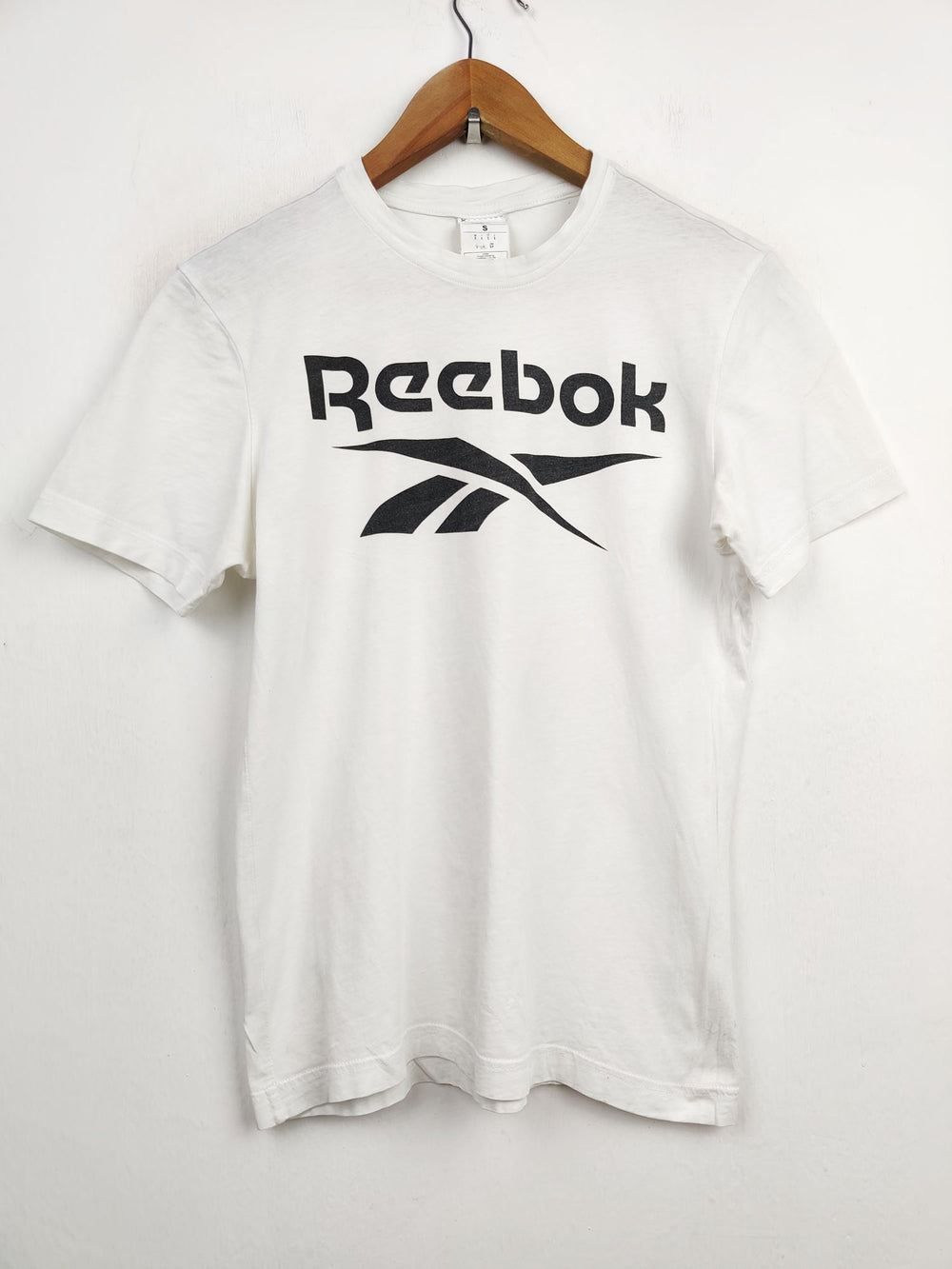 Buy online pre-used pre-loved 100% authentic & Original branded Reebok (TP-562) available in Pakistan. Top international brands avilable.
