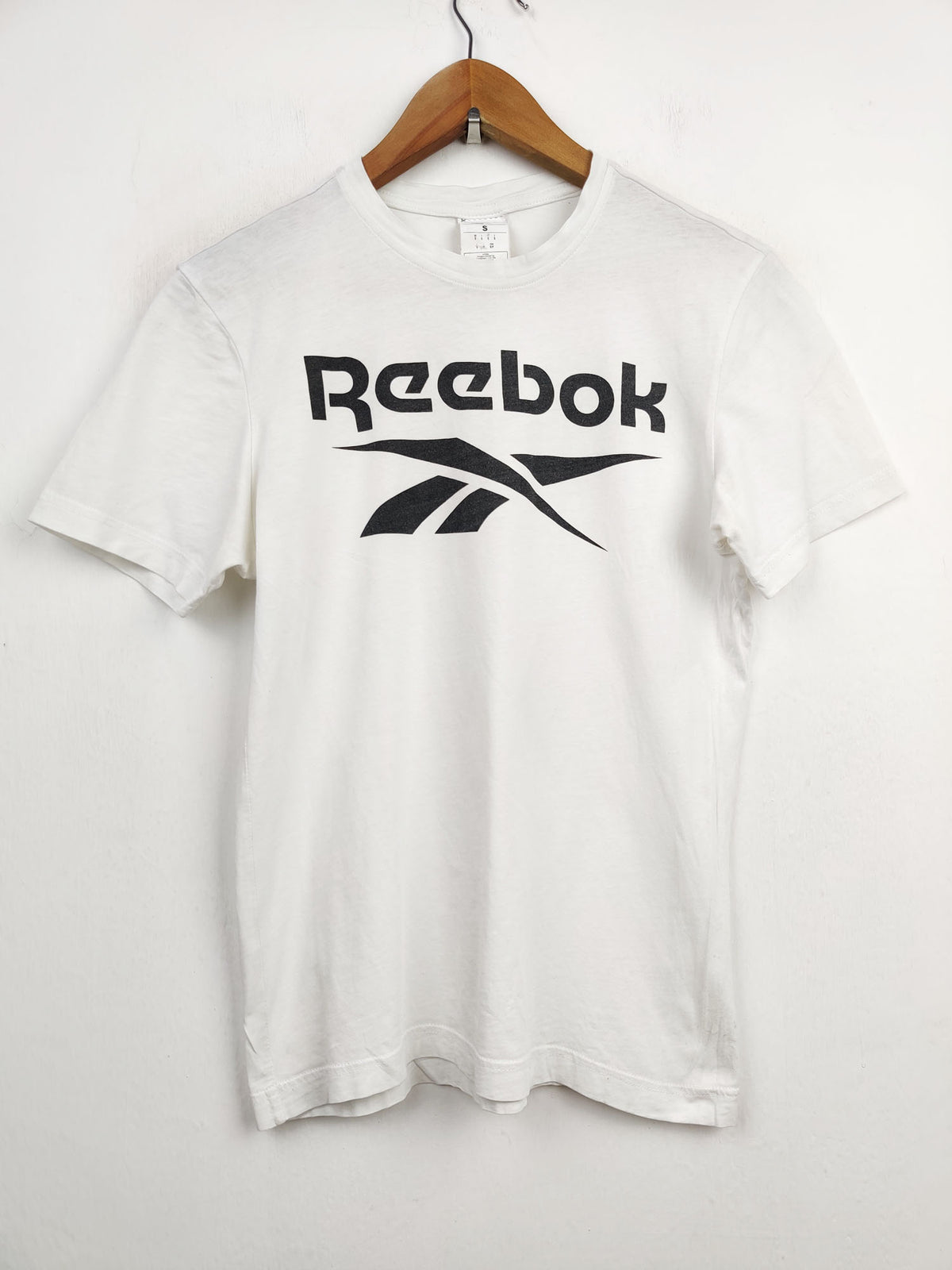 Buy online pre-used pre-loved 100% authentic & Original branded Reebok (TP-562) available in Pakistan. Top international brands avilable.
