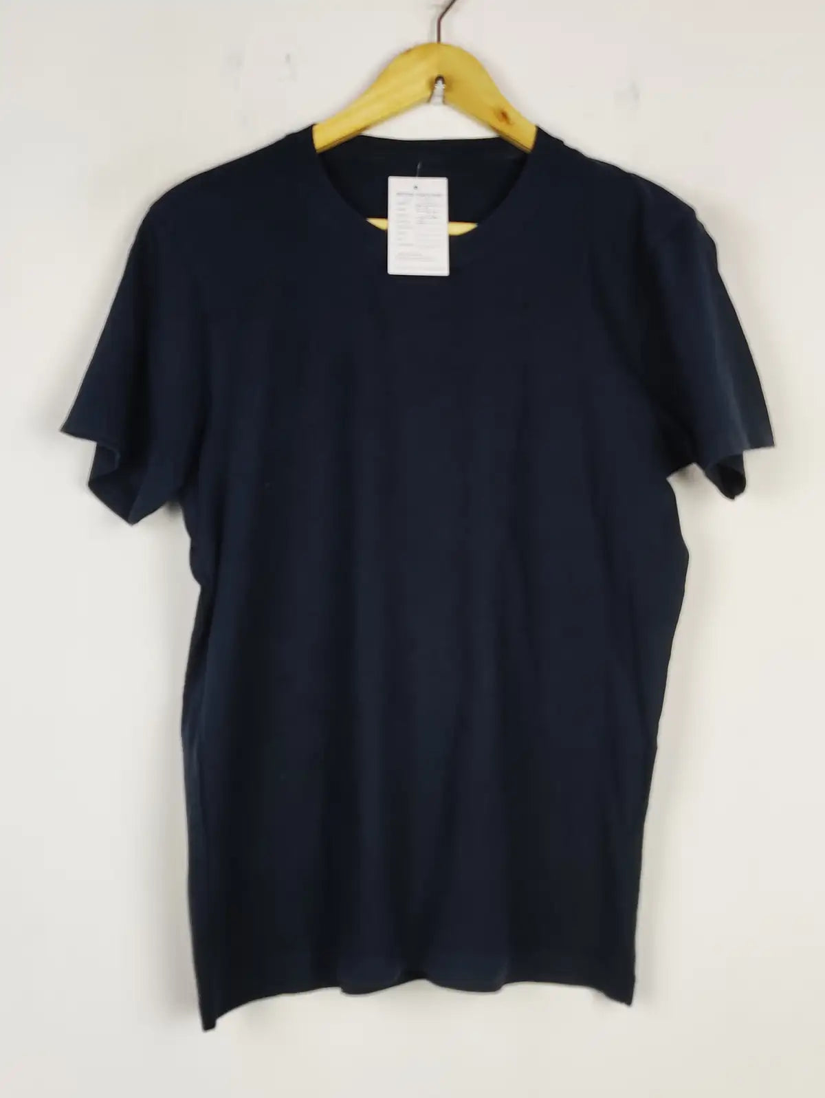 Buy online pre-used pre-loved 100% authentic & Original branded Uniqlo (TP-880) available in Pakistan. Top international brands avilable.
