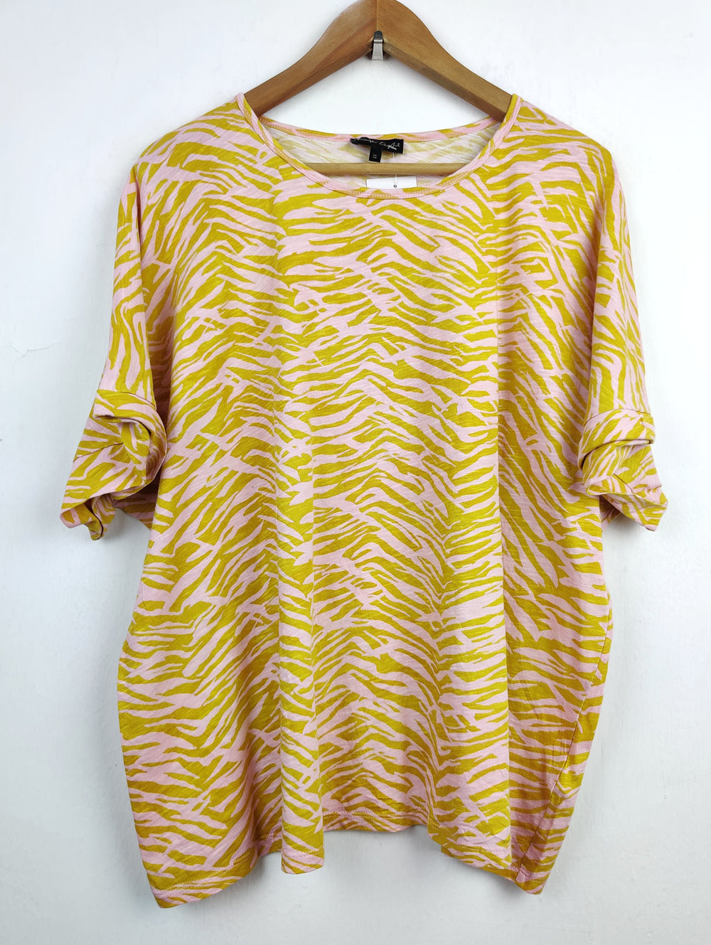 Buy online pre-used pre-loved 100% authentic & Original branded Phase Eight (TS-1014) available in Pakistan. Top international brands avilable.