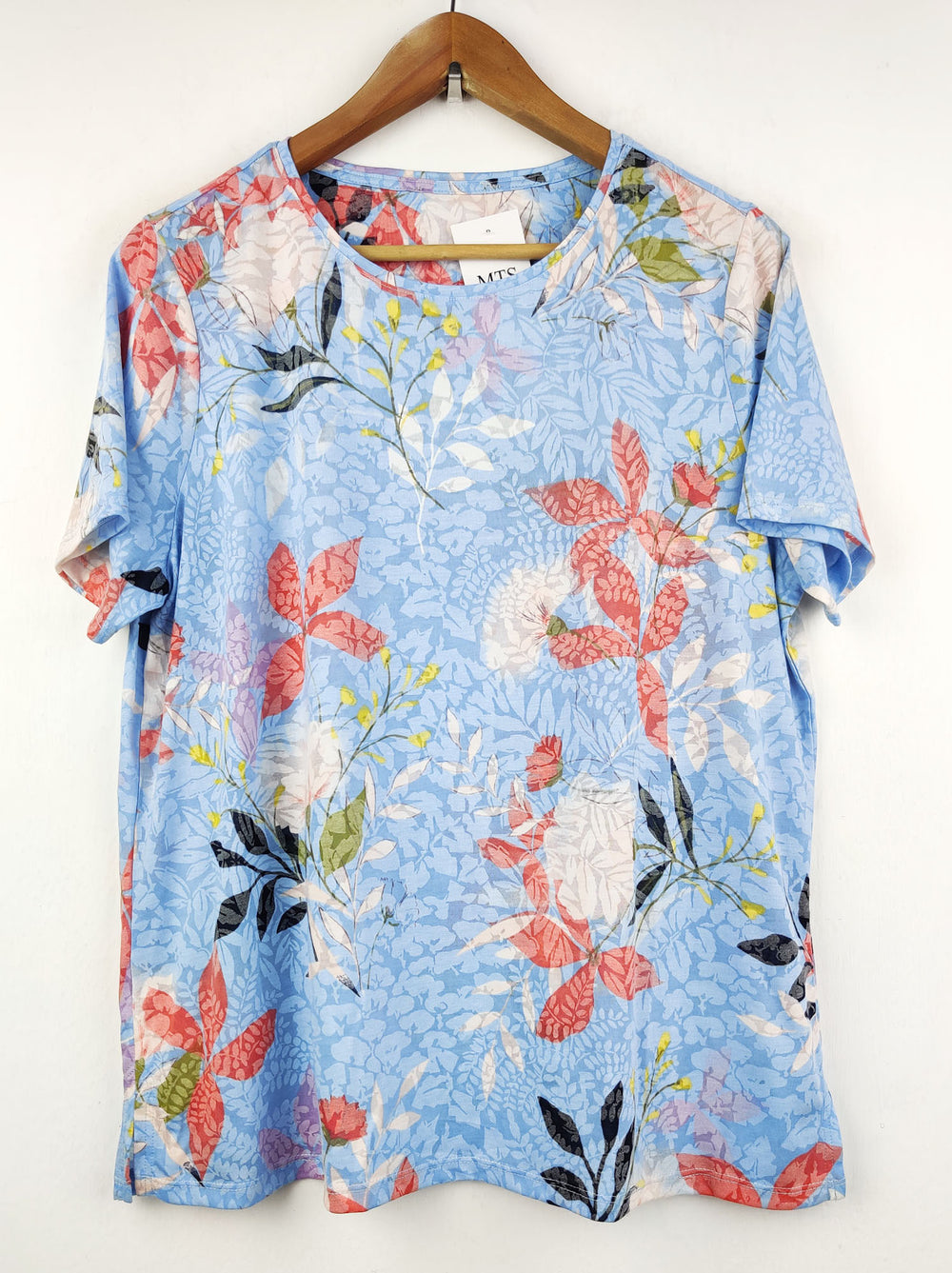 Buy online pre-used pre-loved 100% authentic & Original branded Unknown Brand (TS-1126) available in Pakistan. Top international brands avilable.