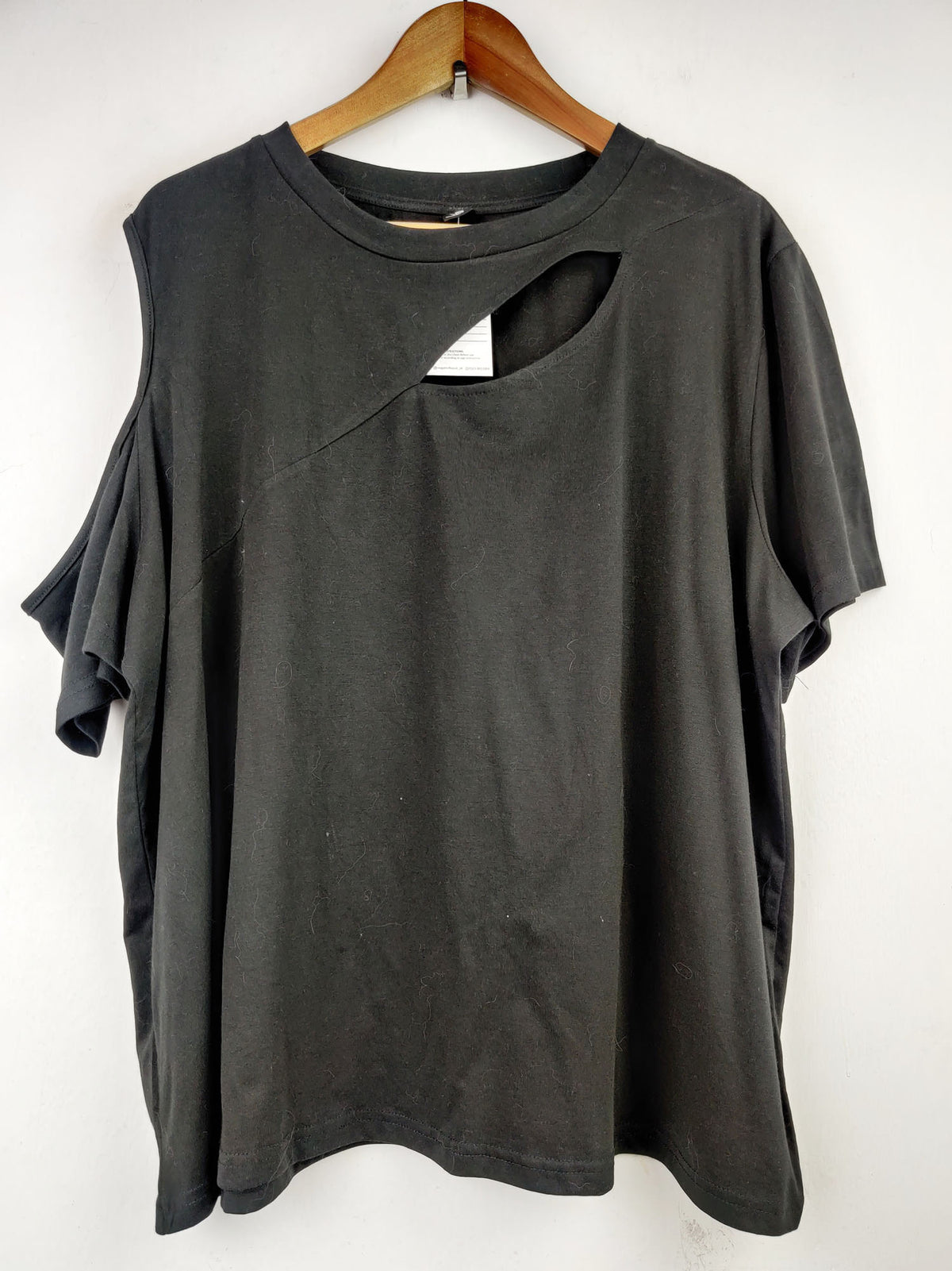 Buy online pre-used pre-loved 100% authentic & Original branded Shein (TS-1352) available in Pakistan. Top international brands avilable.