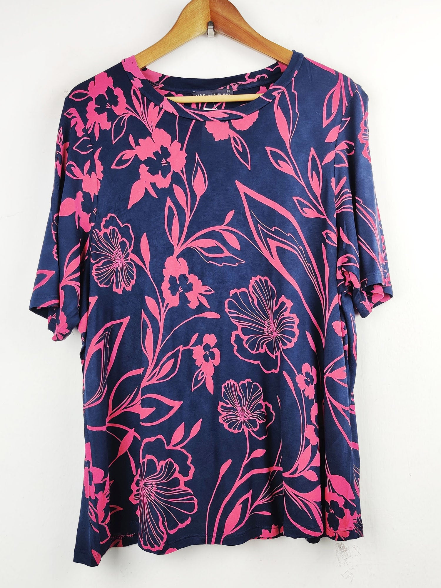 Buy online pre-used pre-loved 100% authentic & Original branded Marks & Spencer (TS-1366) available in Pakistan. Top international brands avilable.