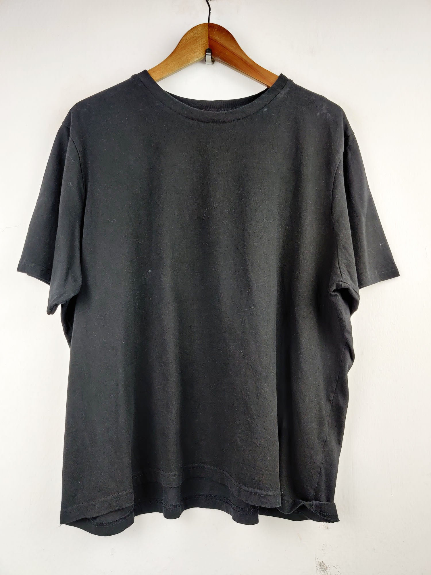 Buy online pre-used pre-loved 100% authentic & Original branded Studio (TS-1395) available in Pakistan. Top international brands avilable.