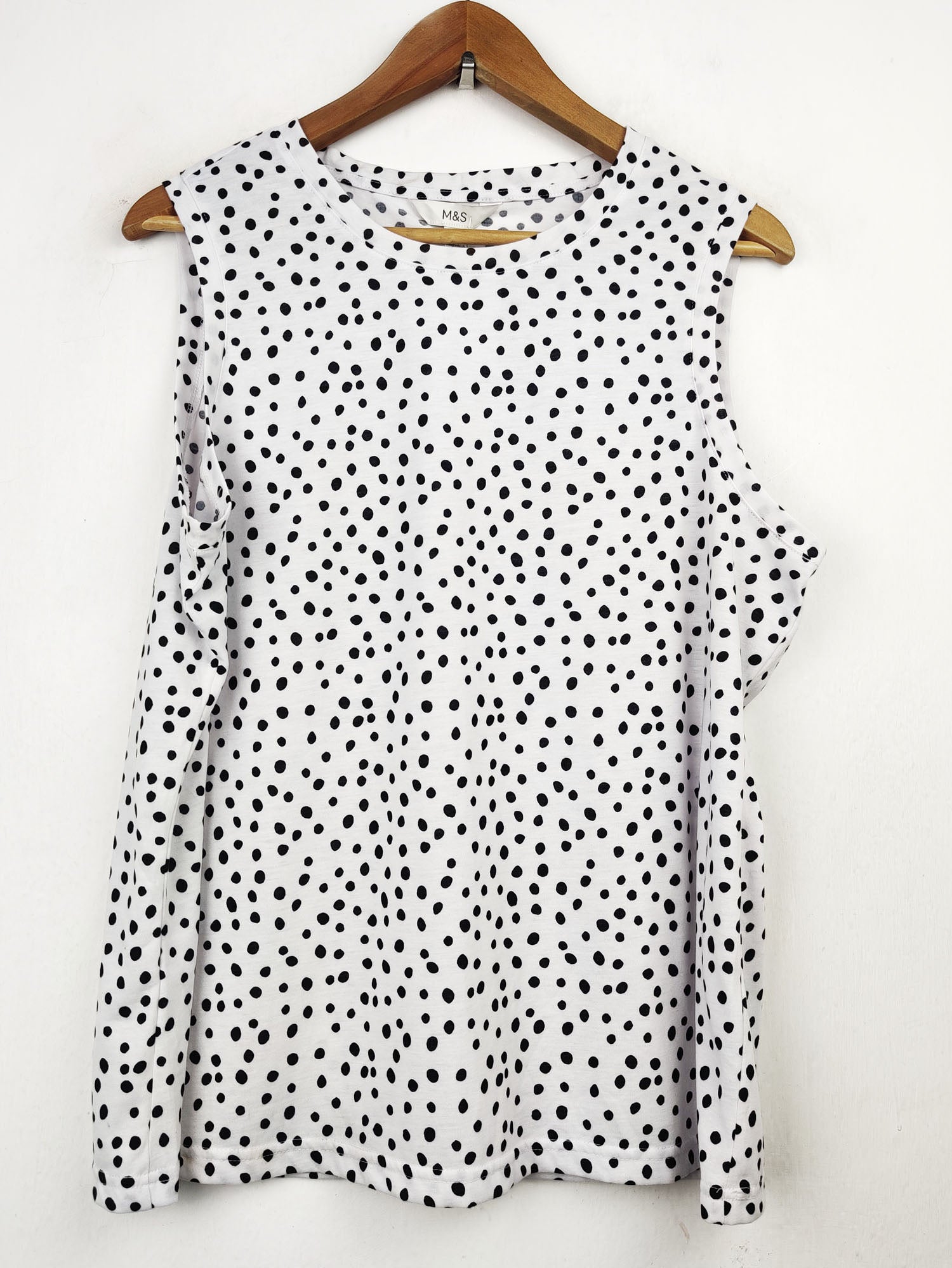 Buy online pre-used pre-loved 100% authentic & Original branded Marks & Spencer (TS-1421) available in Pakistan. Top international brands avilable.