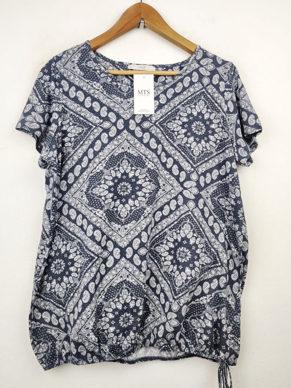 Buy online pre-used pre-loved 100% authentic & Original branded George (TS-1438) available in Pakistan. Top international brands avilable.