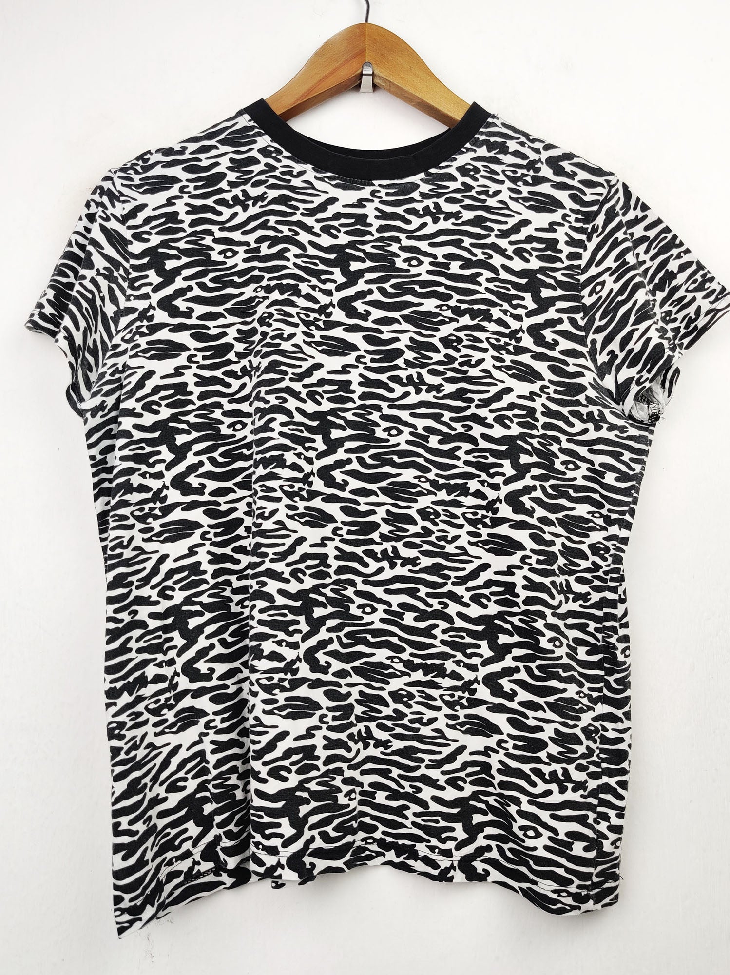 Buy online pre-used pre-loved 100% authentic & Original branded Primark (TS-1492) available in Pakistan. Top international brands avilable.