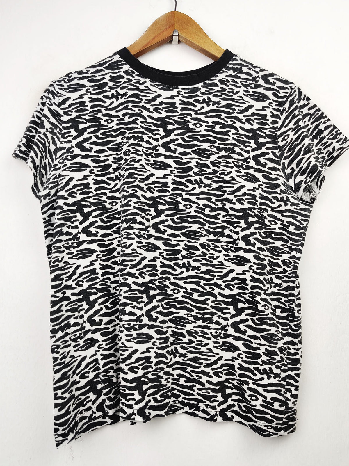 Buy online pre-used pre-loved 100% authentic & Original branded Primark (TS-1492) available in Pakistan. Top international brands avilable.