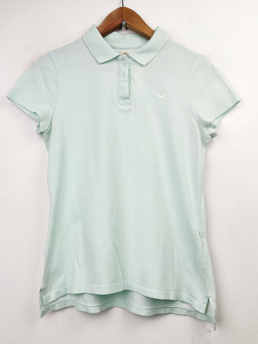 Buy online pre-used pre-loved 100% authentic & Original branded Hollister (TS-1530) available in Pakistan. Top international brands avilable.