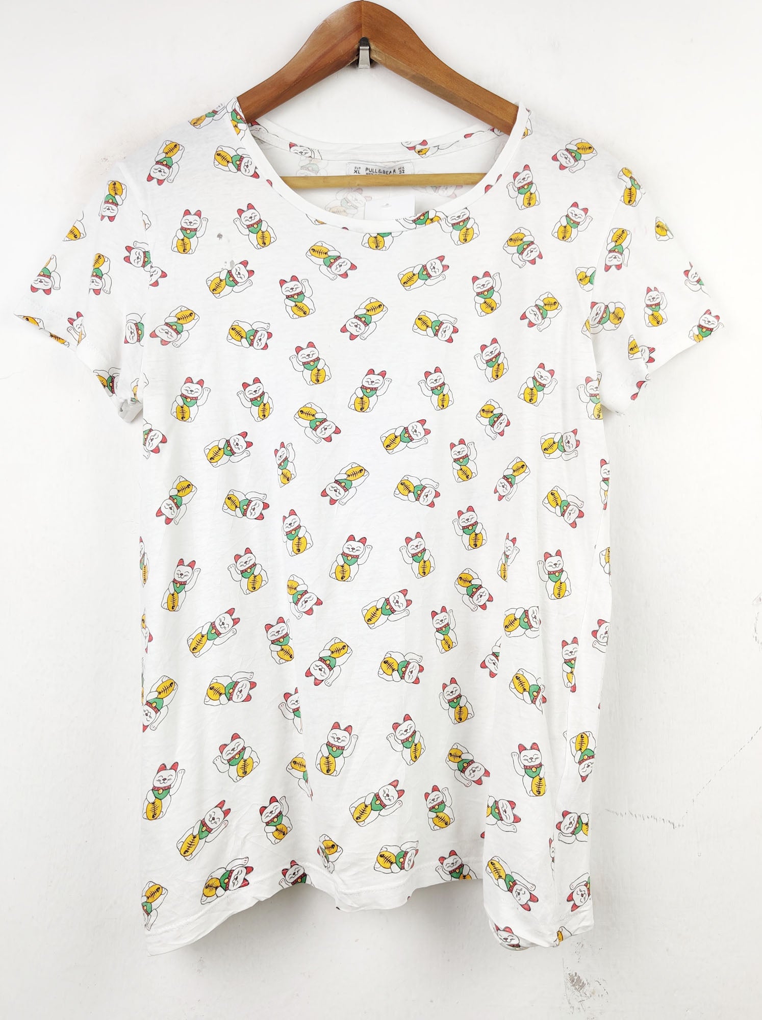 Buy online pre-used pre-loved 100% authentic & Original branded Pull & Bear (TS-1560) available in Pakistan. Top international brands avilable.
